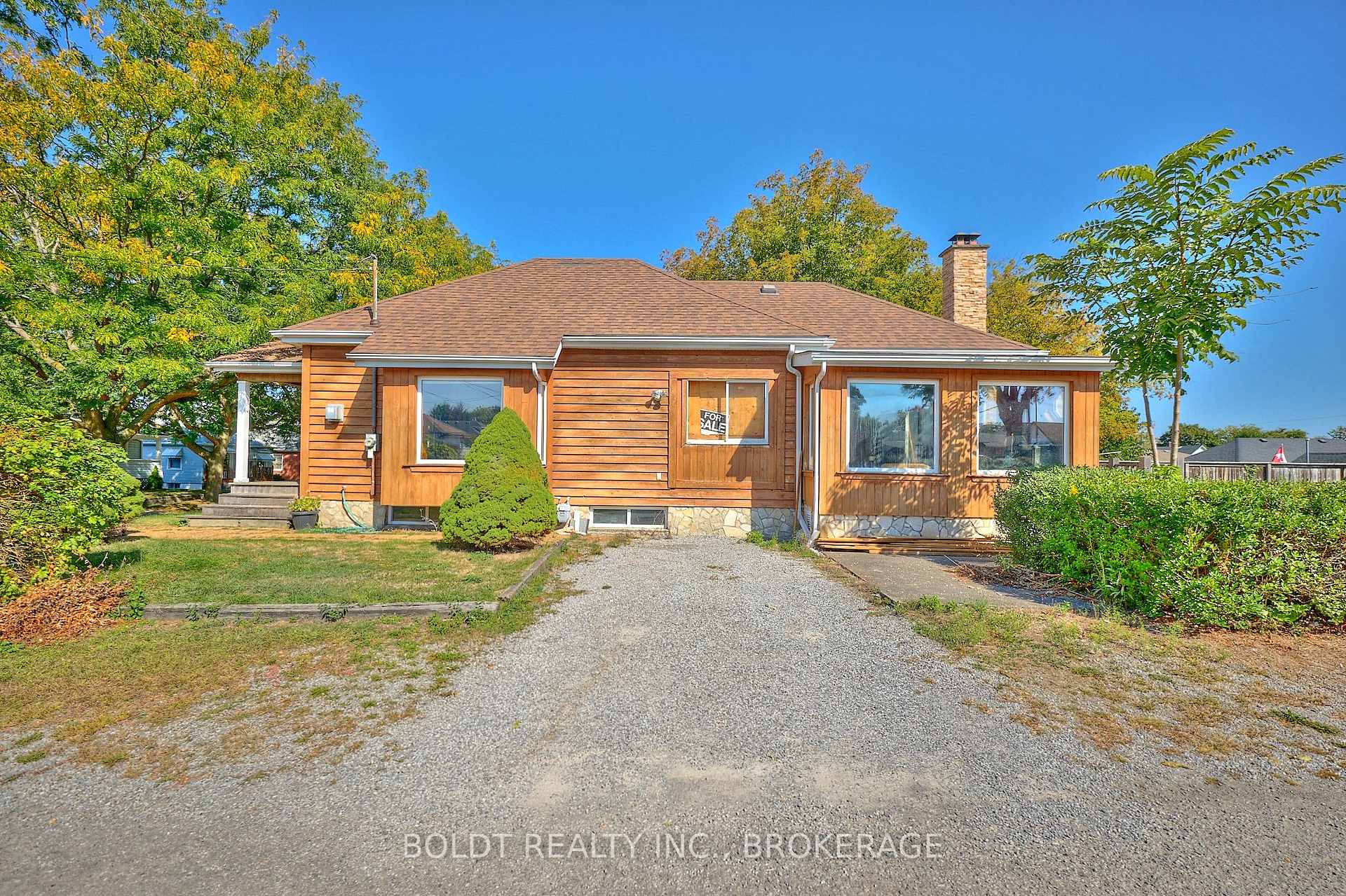Photo 13 of 20 Grantham Avenue S, St. Catharines, E. Chester — HOMEH
