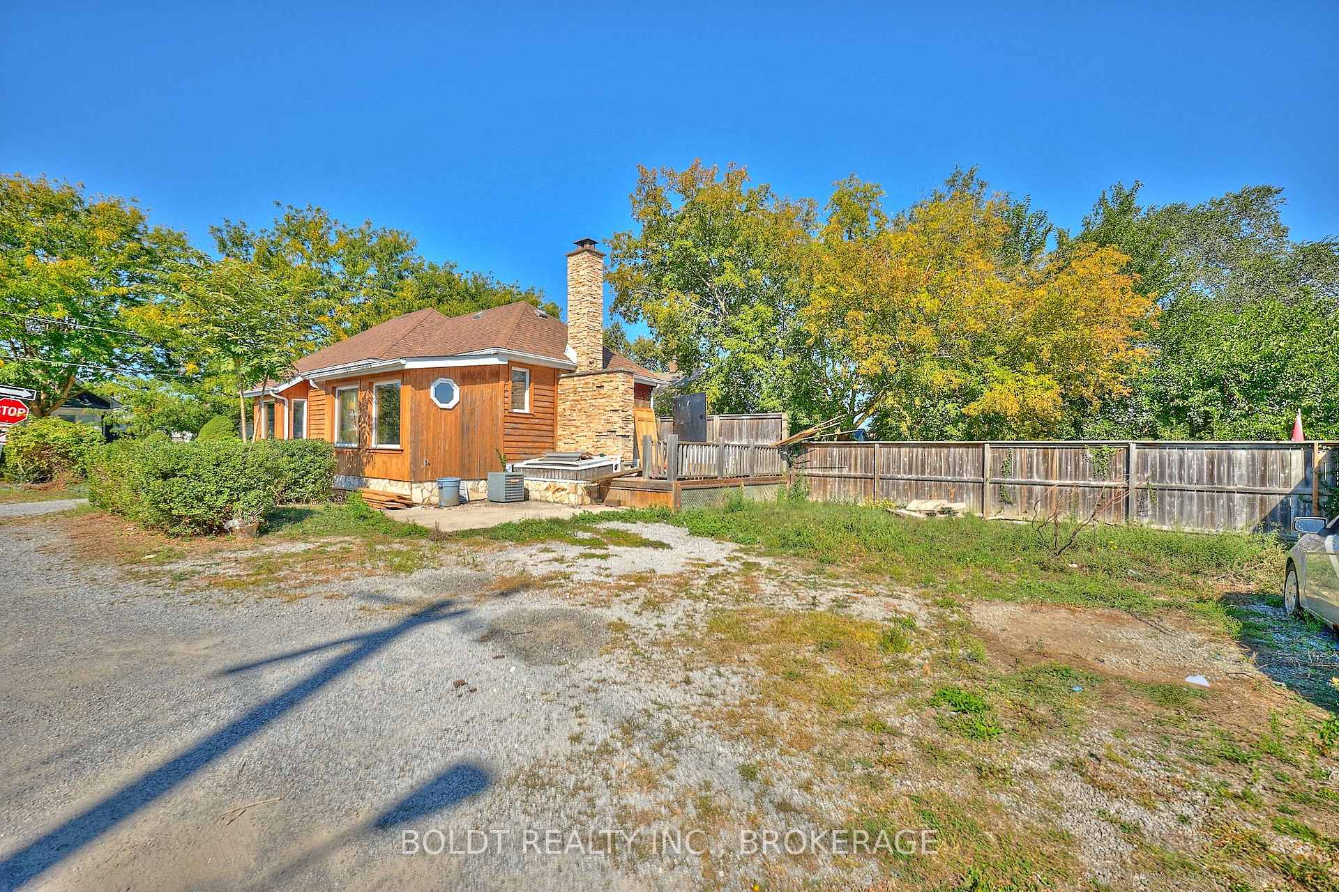 Photo 14 of 20 Grantham Avenue S, St. Catharines, E. Chester — HOMEH