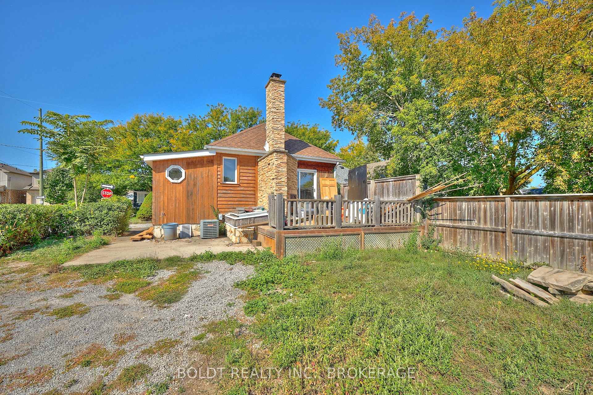 Photo 15 of 20 Grantham Avenue S, St. Catharines, E. Chester — HOMEH
