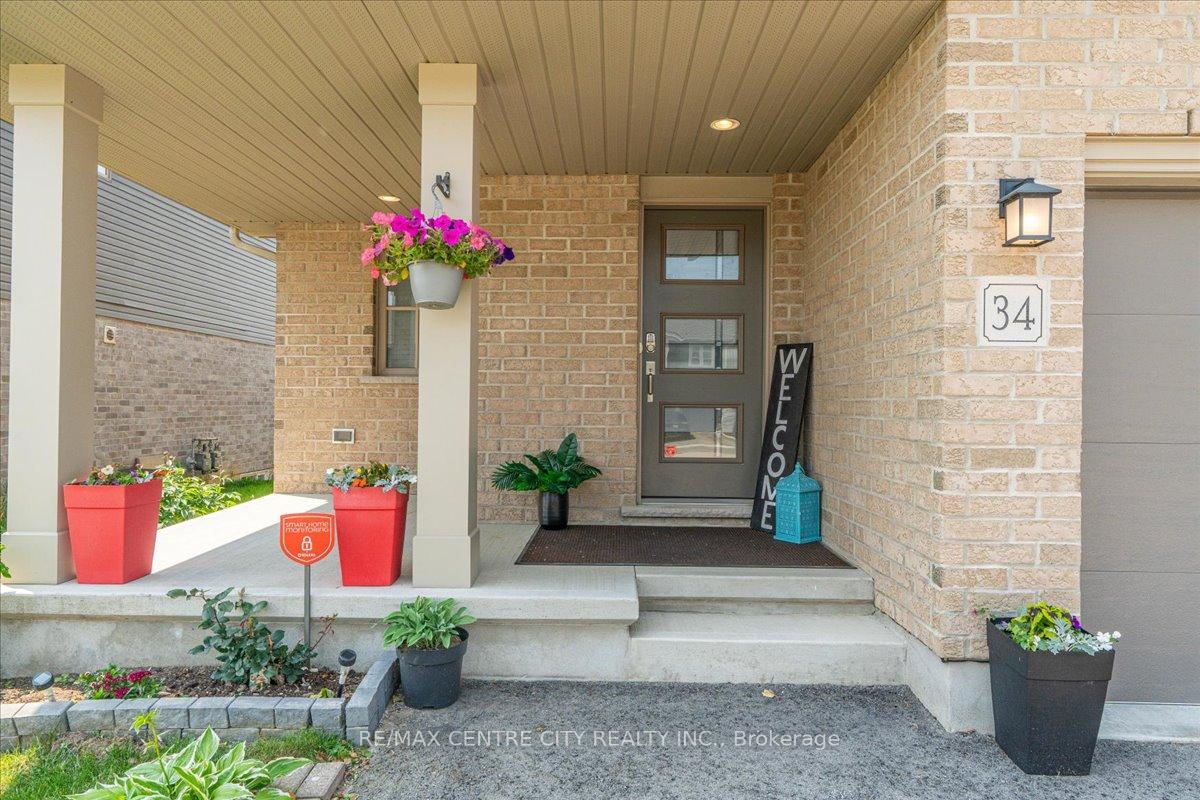 Photo 3 of 34 Empire Parkway, St. Thomas — HOMEH