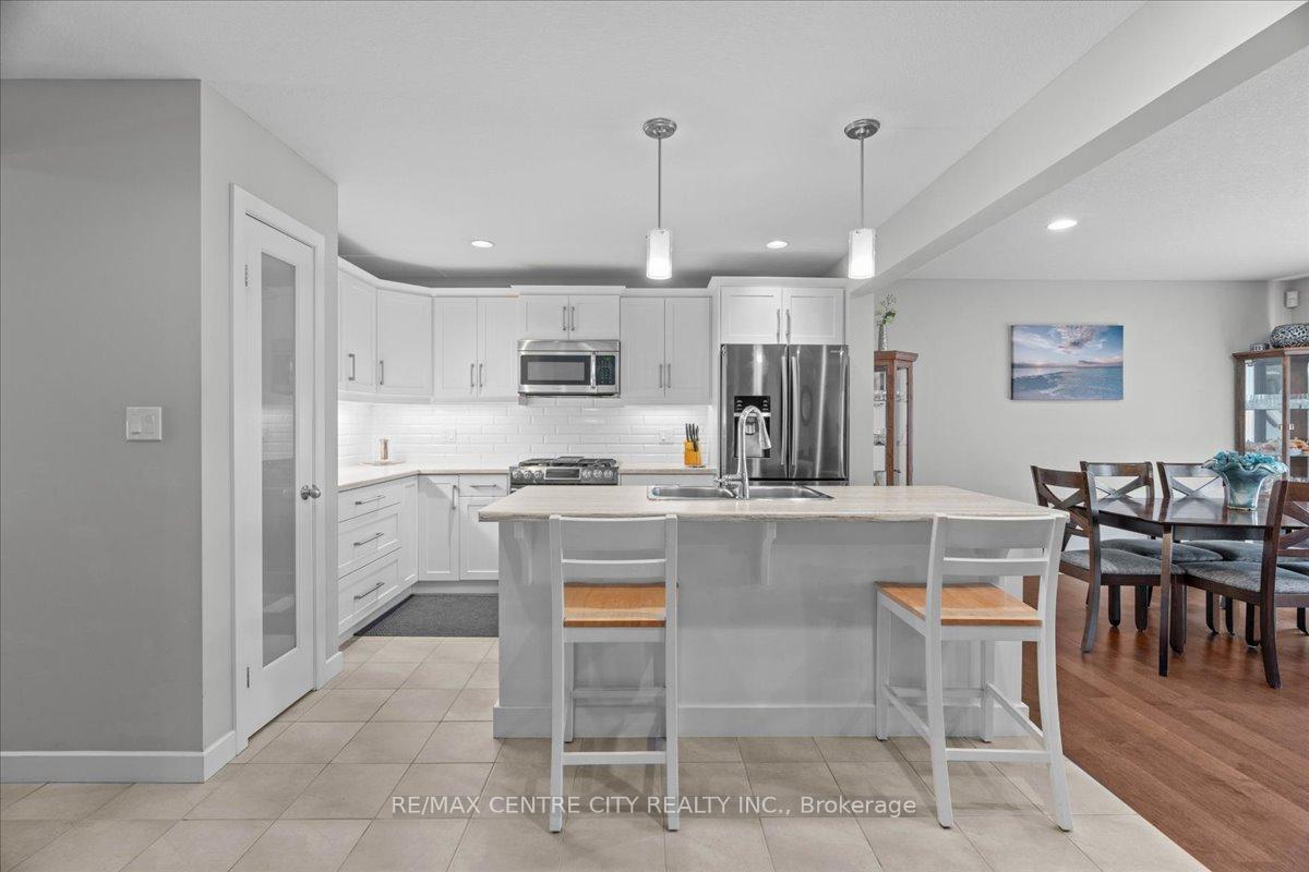 Photo 8 of 34 Empire Parkway, St. Thomas — HOMEH