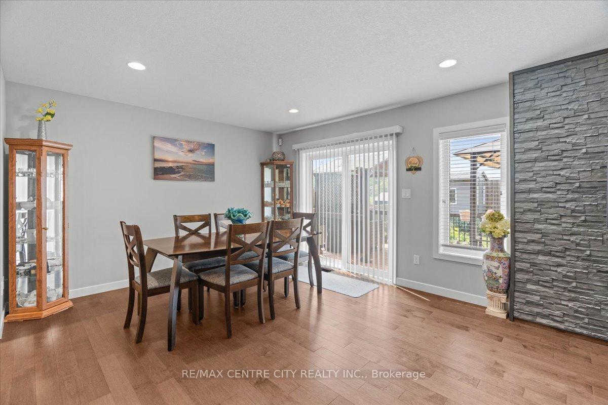 Photo 12 of 34 Empire Parkway, St. Thomas — HOMEH