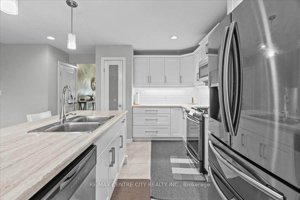 Photo 16 of 34 Empire Parkway, St. Thomas — HOMEH