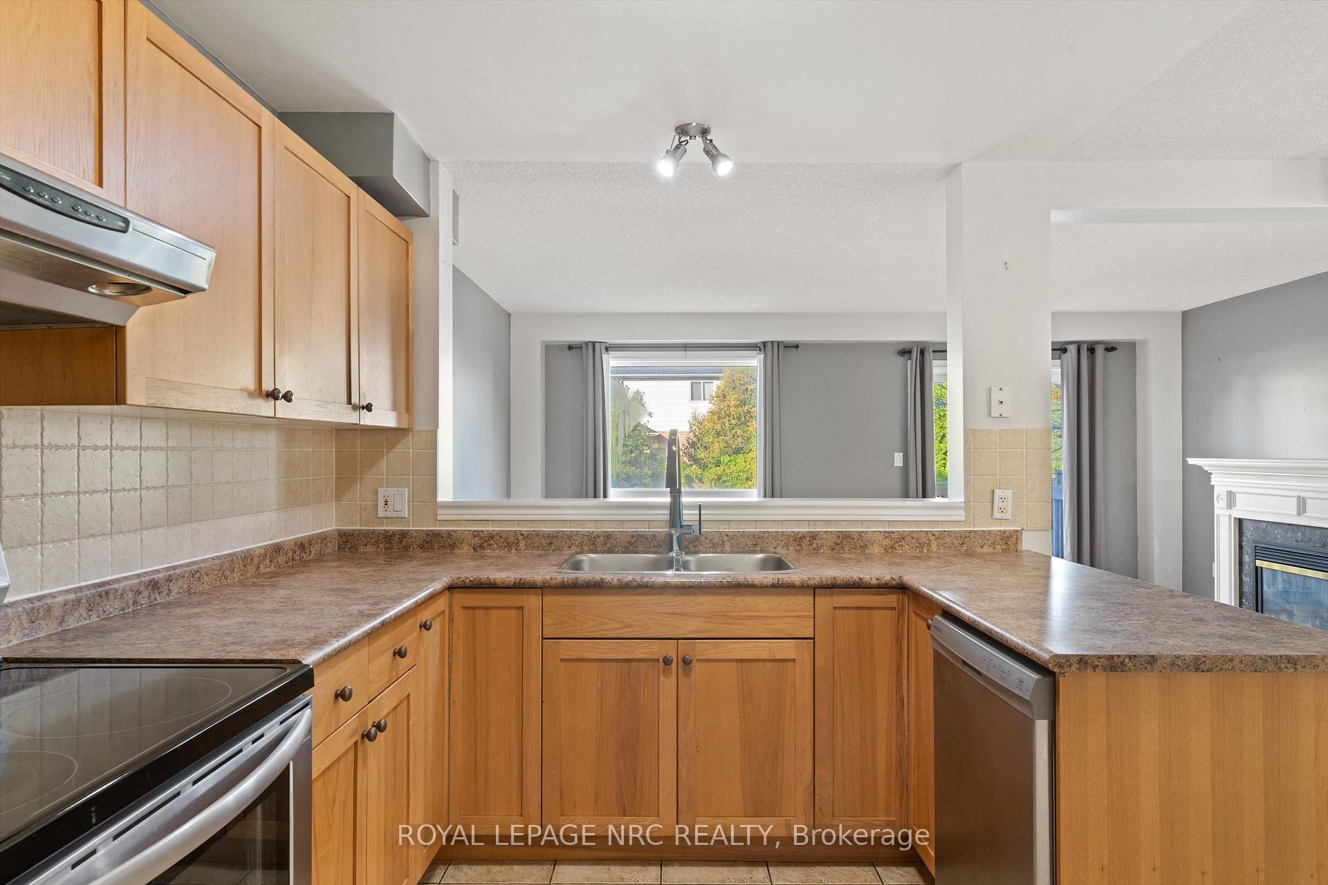 Photo 4 of 29 Mcbride Drive, St. Catharines, Rykert/Vansickle — HOMEH