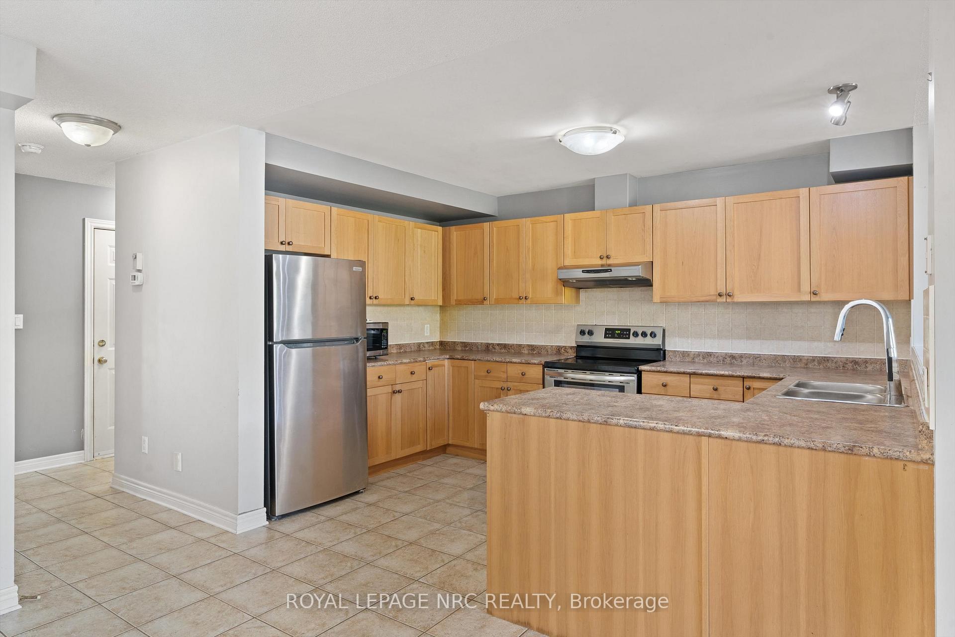 Photo 5 of 29 Mcbride Drive, St. Catharines, Rykert/Vansickle — HOMEH