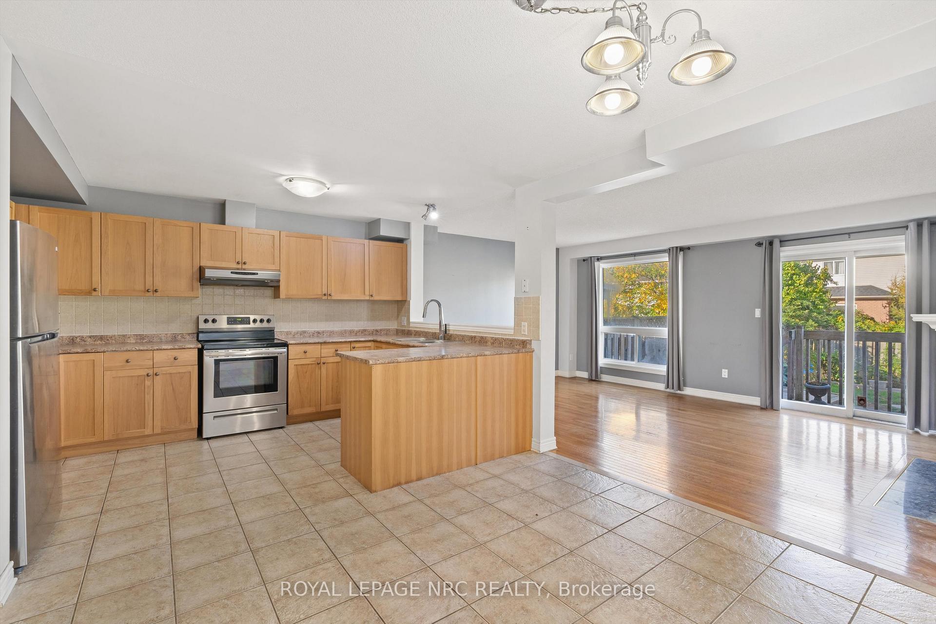 Photo 6 of 29 Mcbride Drive, St. Catharines, Rykert/Vansickle — HOMEH