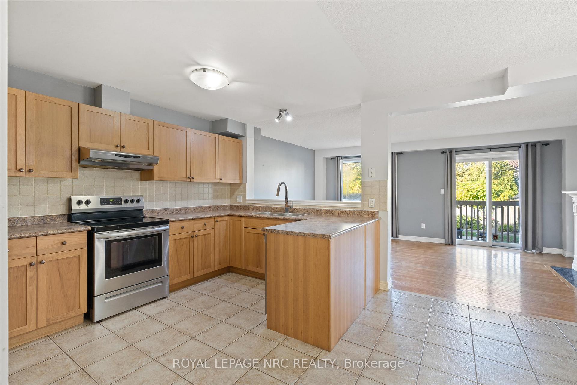 Photo 7 of 29 Mcbride Drive, St. Catharines, Rykert/Vansickle — HOMEH
