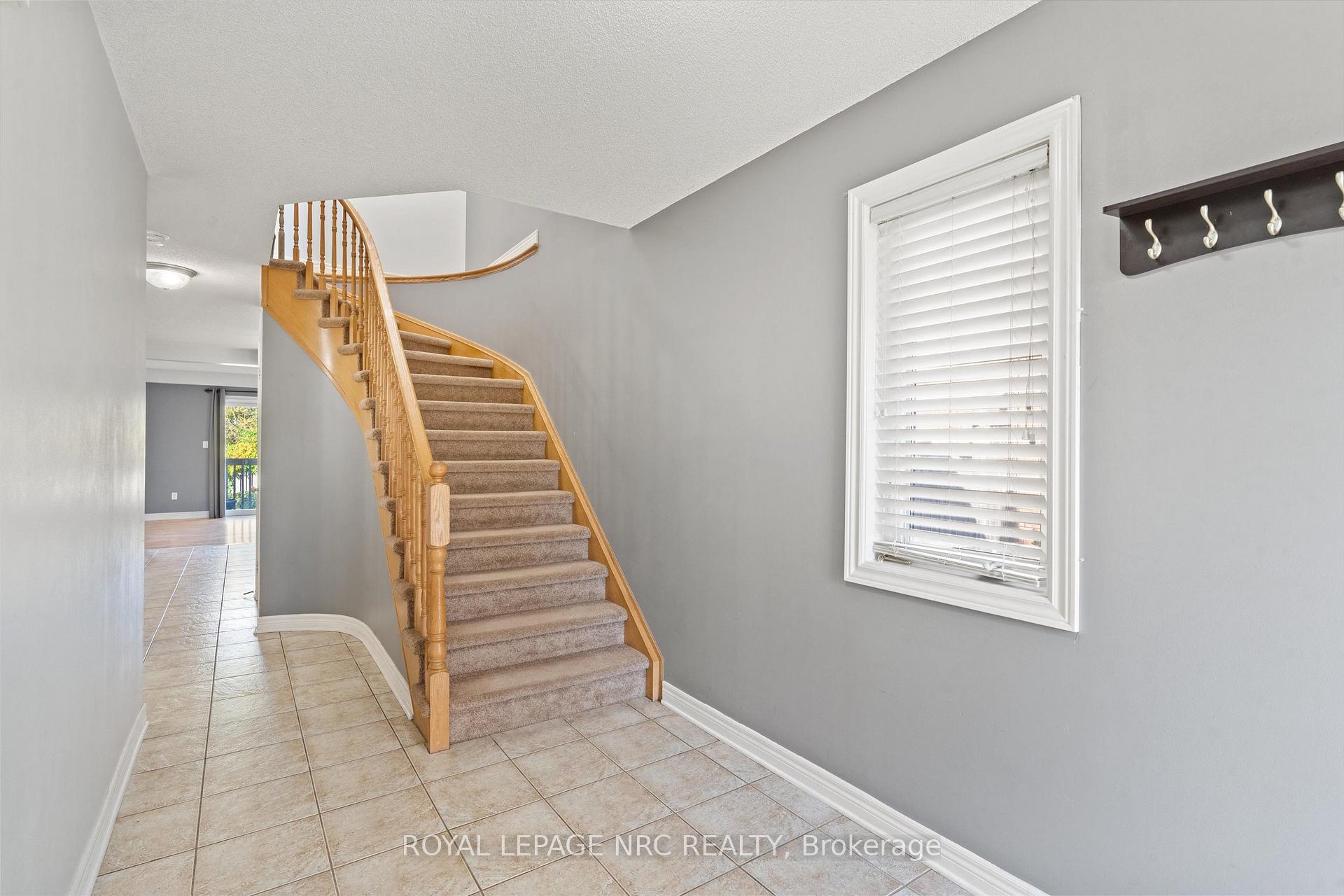 Photo 23 of 29 Mcbride Drive, St. Catharines, Rykert/Vansickle — HOMEH