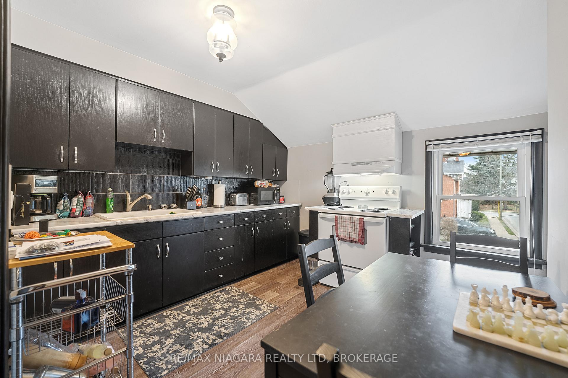 Photo 4 of Unit Upper, 35 1/2 Cherry Street E, St. Catharines, Downtown — HOMEH