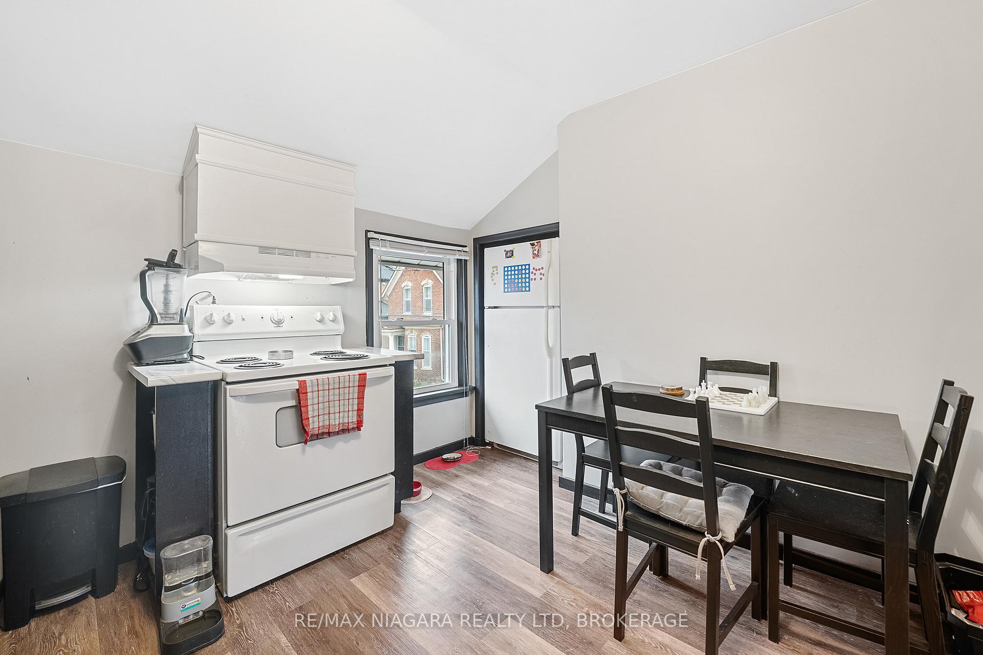 Photo 6 of Unit Upper, 35 1/2 Cherry Street E, St. Catharines, Downtown — HOMEH
