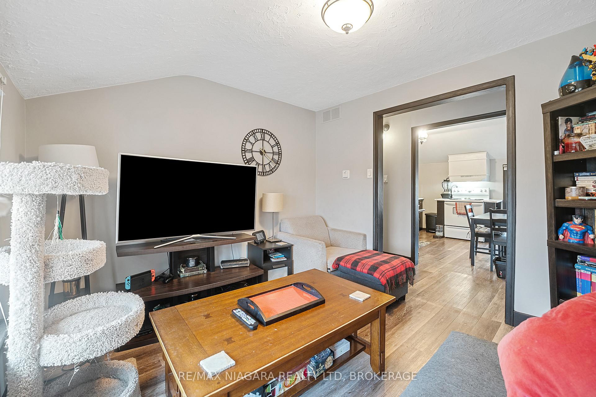 Photo 9 of Unit Upper, 35 1/2 Cherry Street E, St. Catharines, Downtown — HOMEH