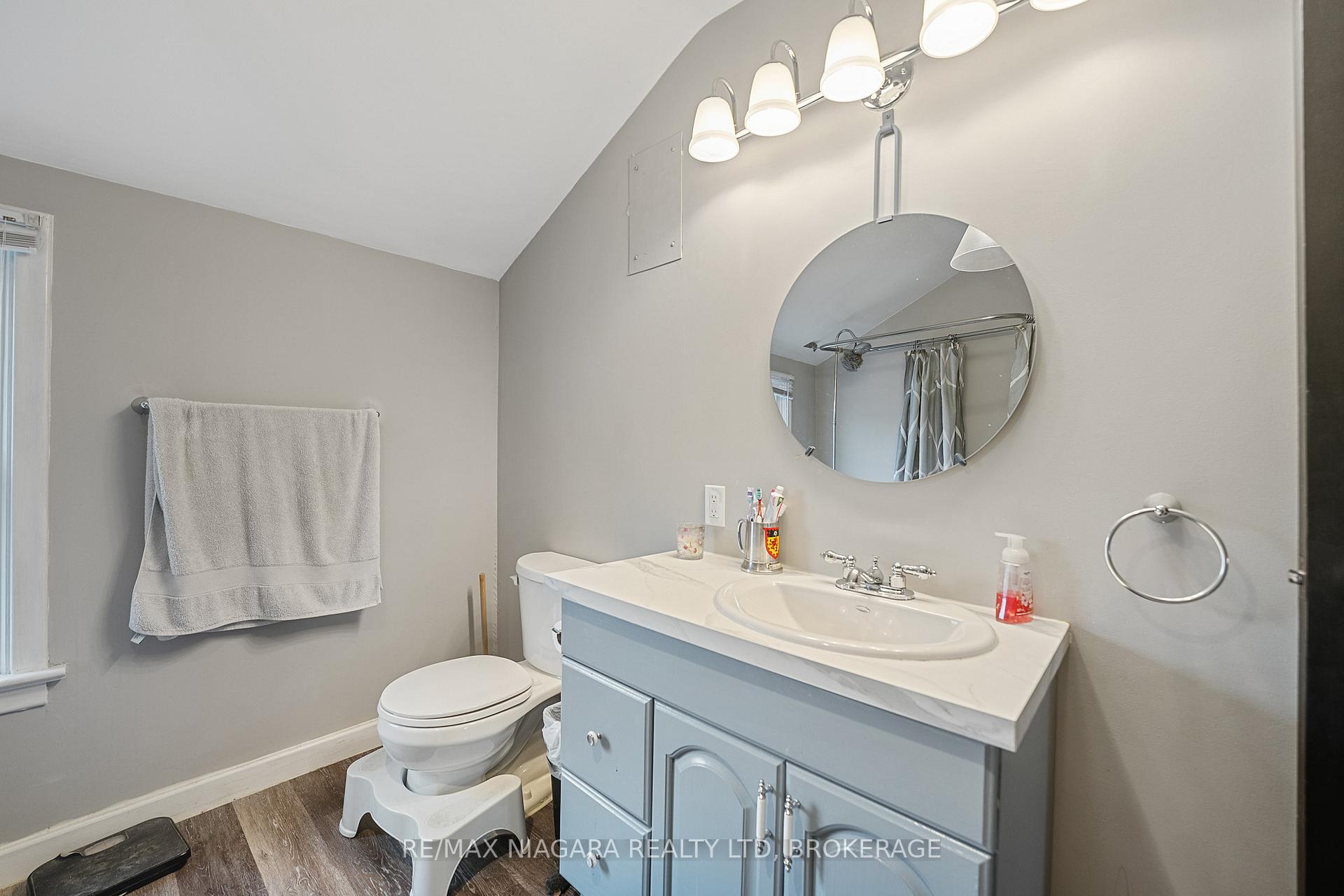 Photo 11 of Unit Upper, 35 1/2 Cherry Street E, St. Catharines, Downtown — HOMEH