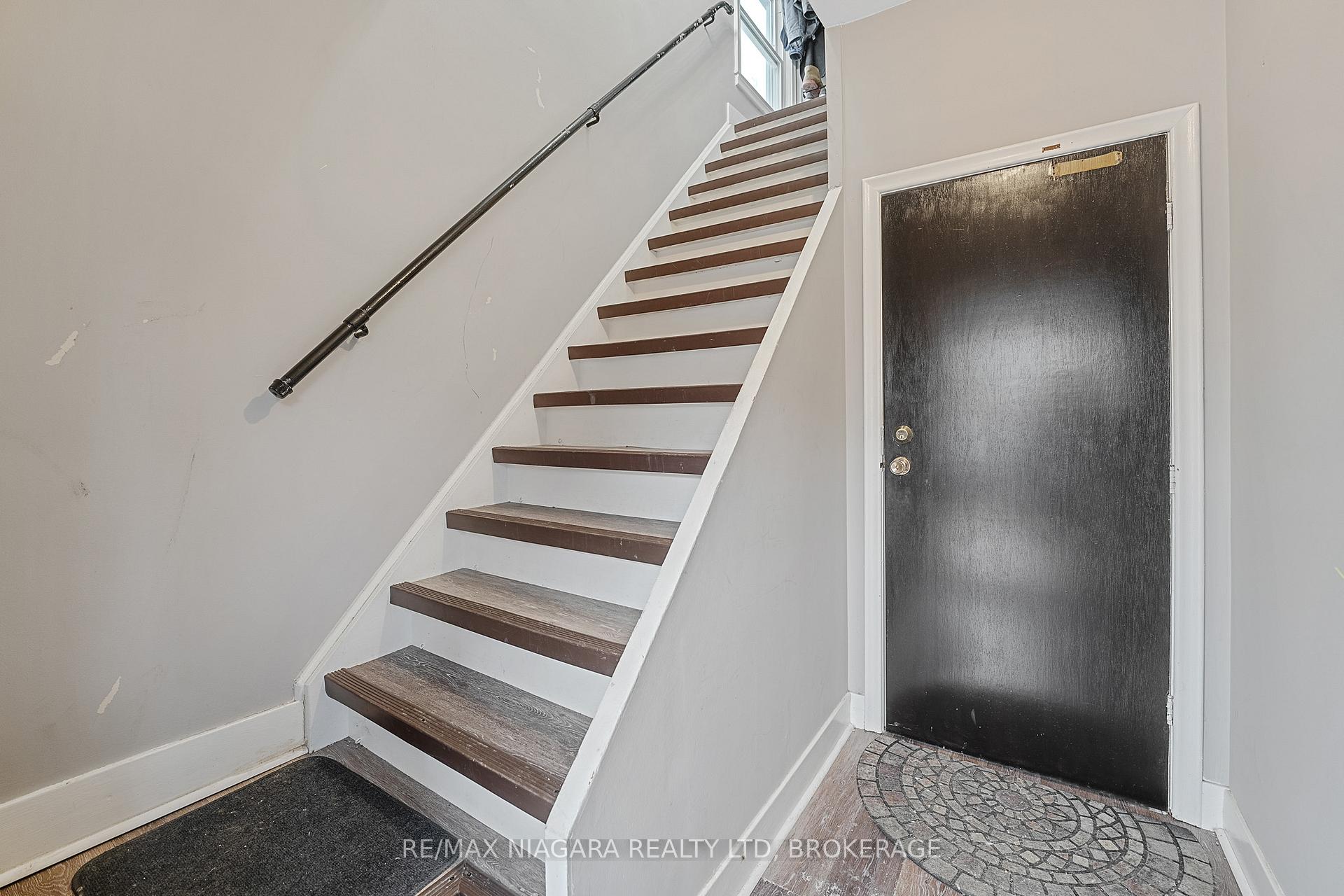 Photo 15 of Unit Upper, 35 1/2 Cherry Street E, St. Catharines, Downtown — HOMEH