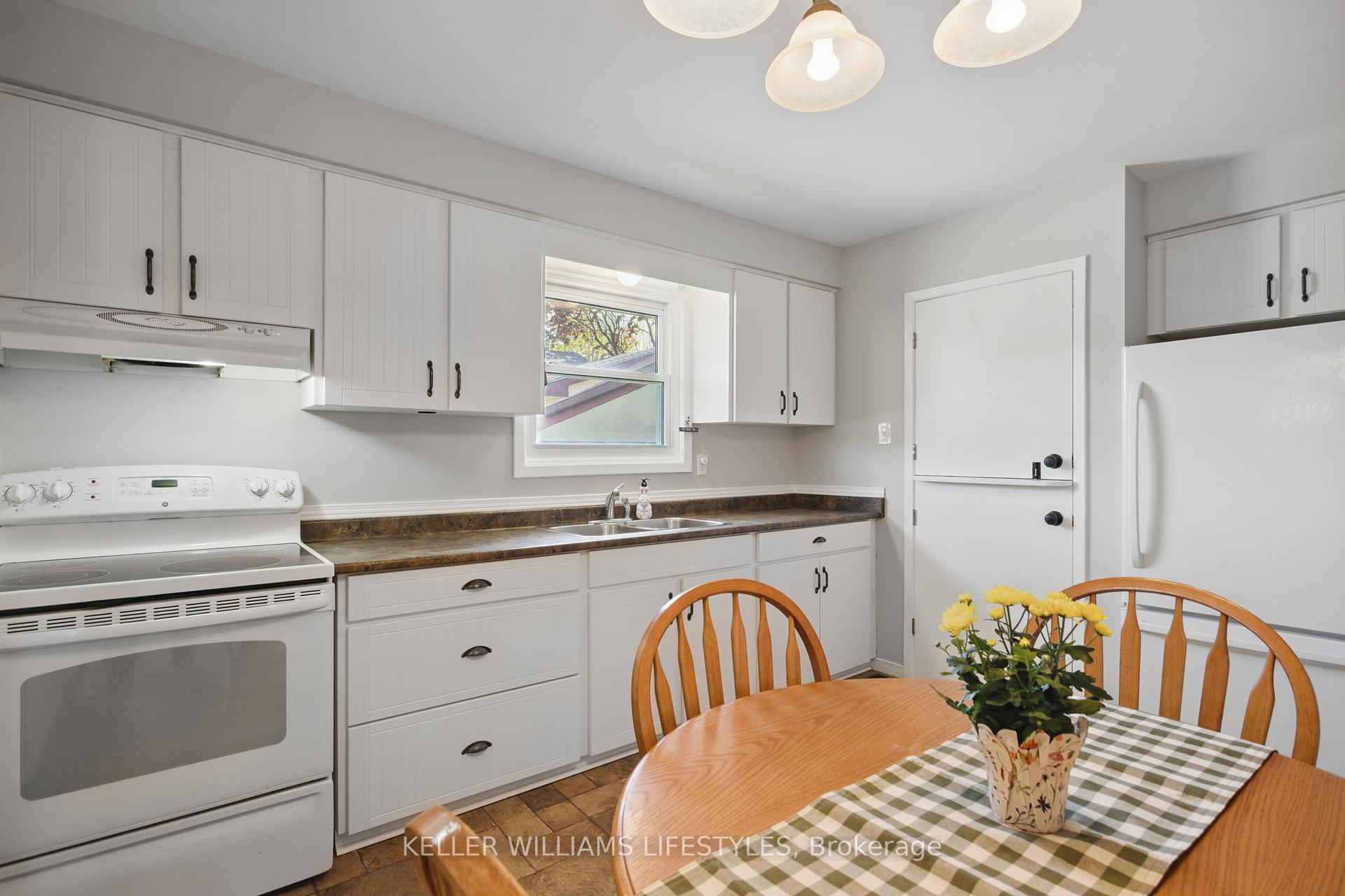 Photo 9 of 41 Manor Road, St. Thomas — HOMEH