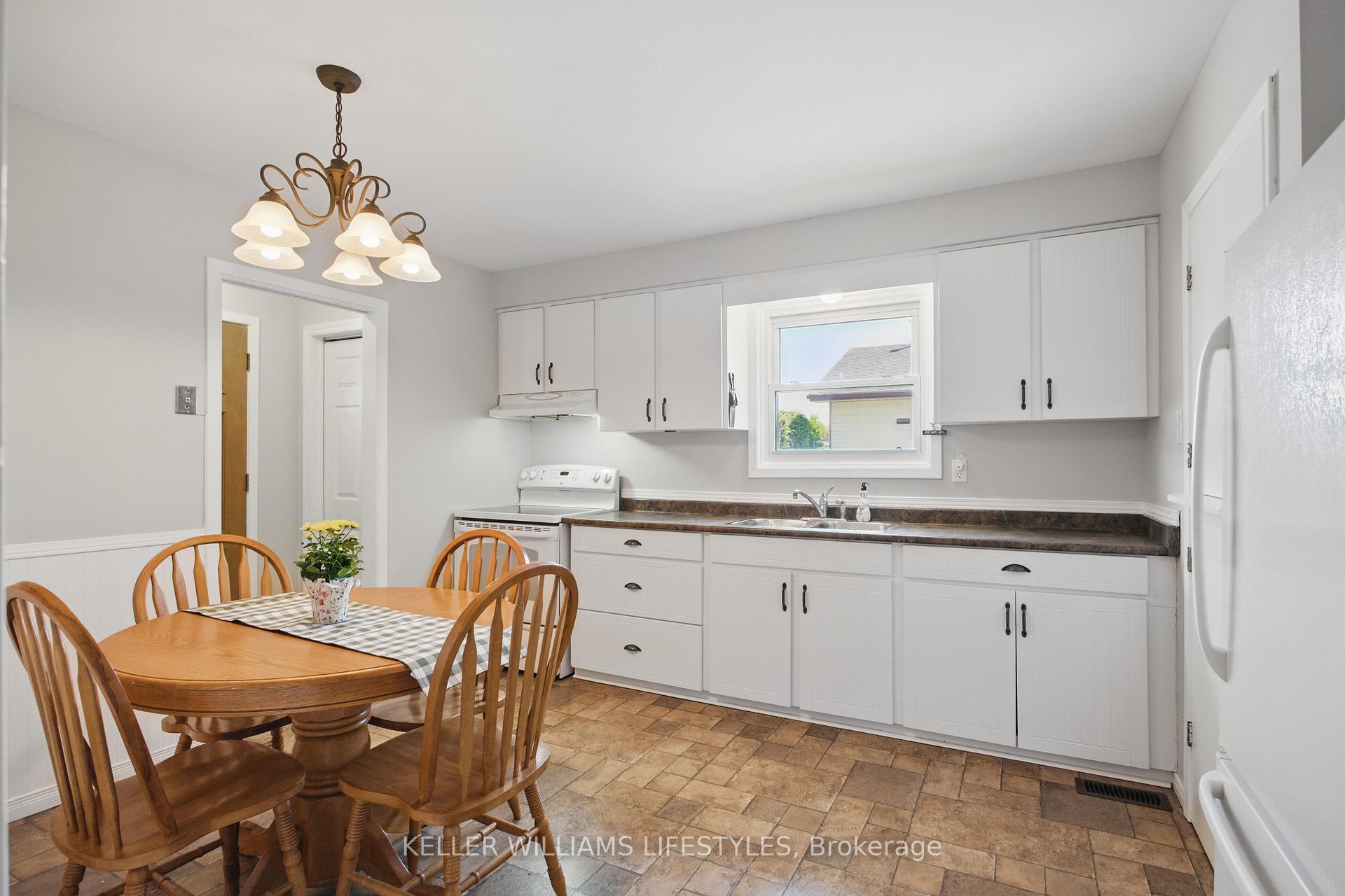 Photo 10 of 41 Manor Road, St. Thomas — HOMEH