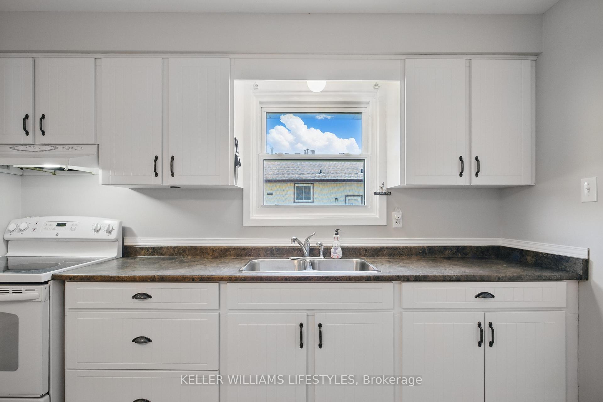 Photo 11 of 41 Manor Road, St. Thomas — HOMEH