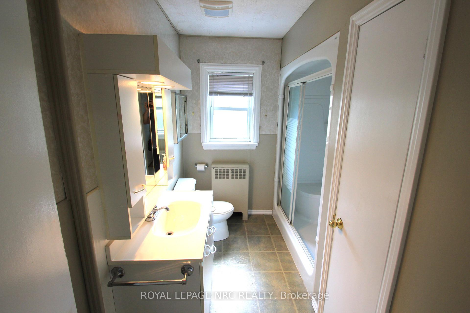 Photo 9 of 60 Michael Avenue, St. Catharines, Burleigh Hill — HOMEH