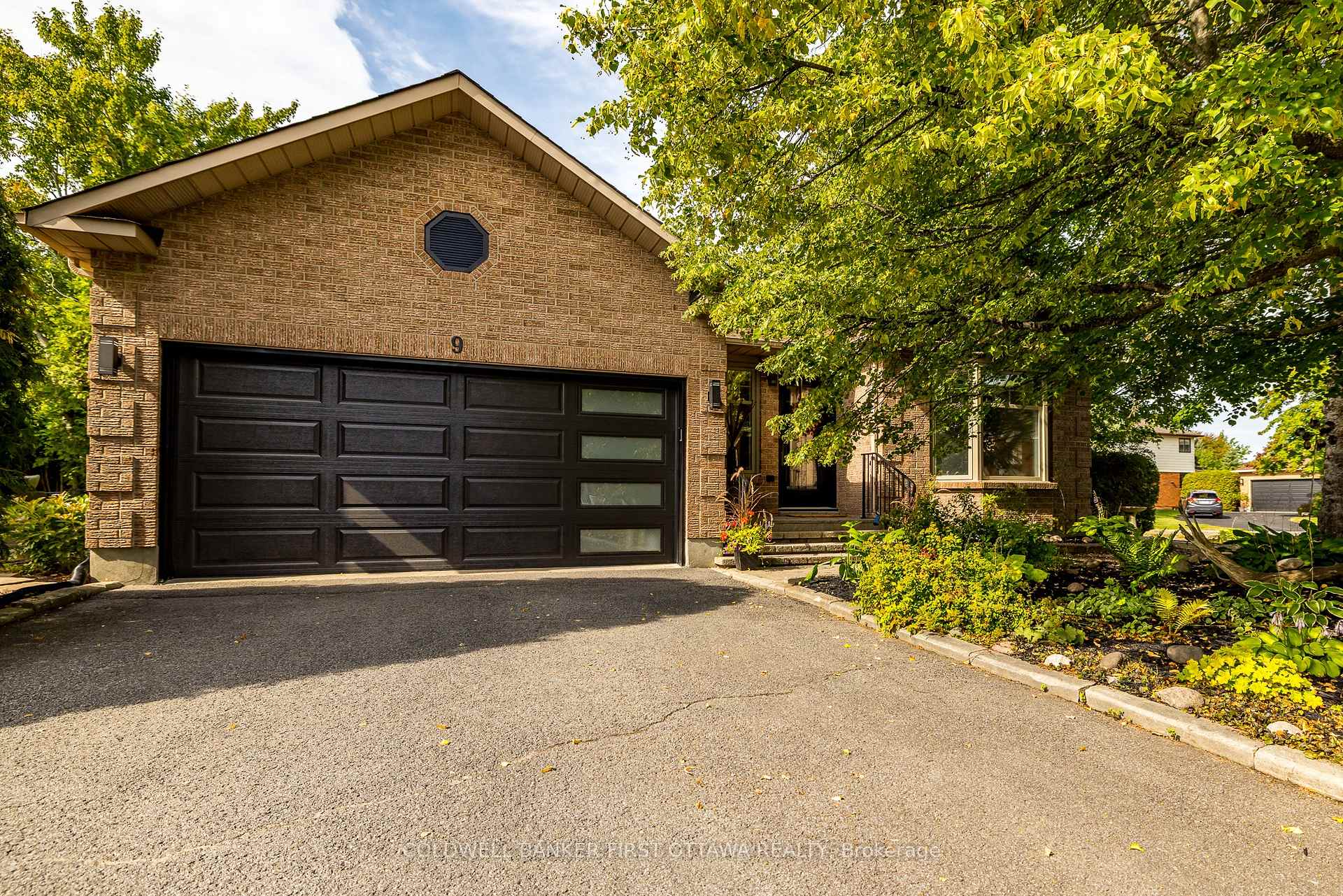 Front of 9 Lone Meadow Trail