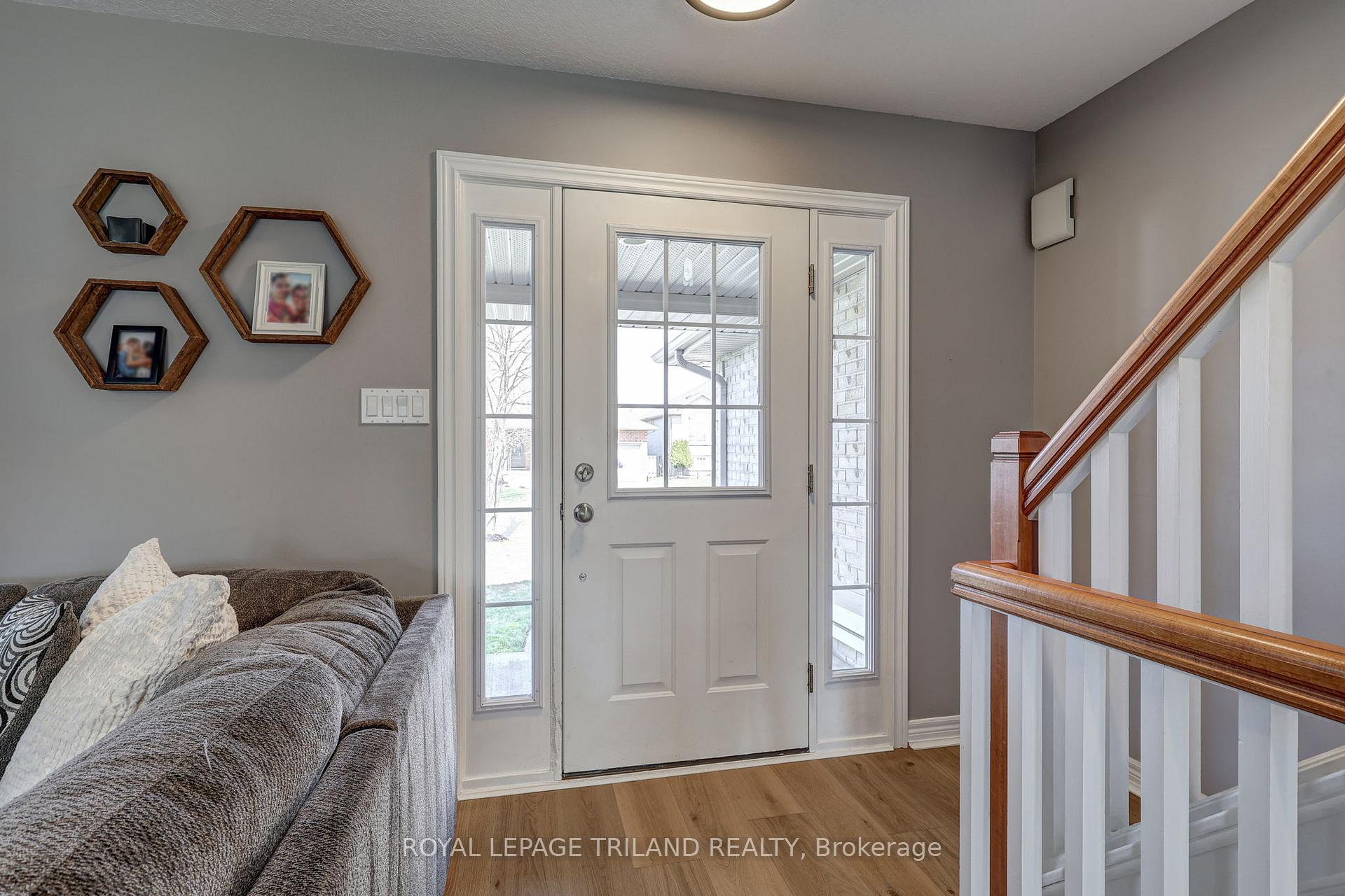 Photo 4 of 12 Redtail Court, St. Thomas — HOMEH