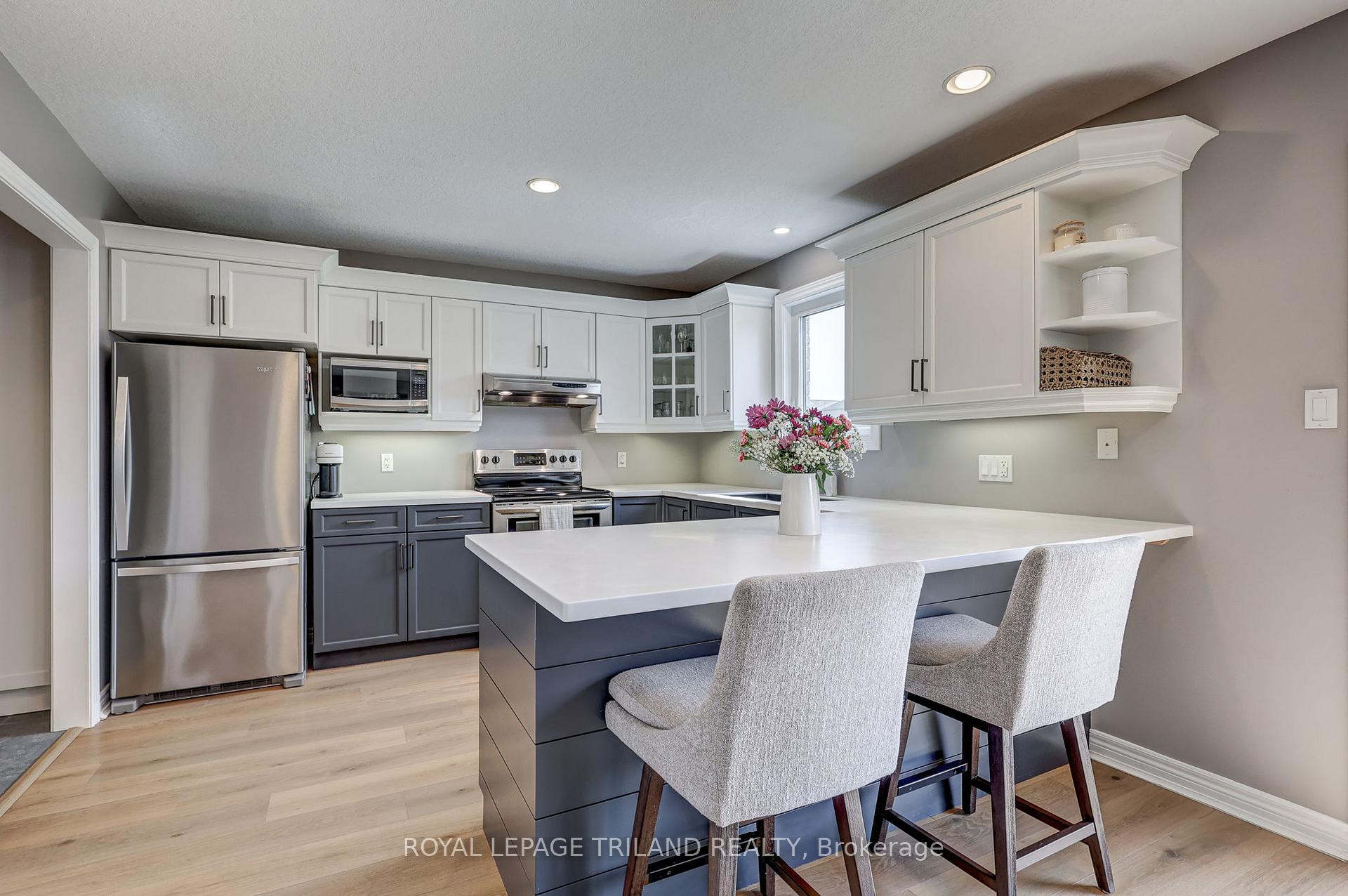 Photo 14 of 12 Redtail Court, St. Thomas — HOMEH
