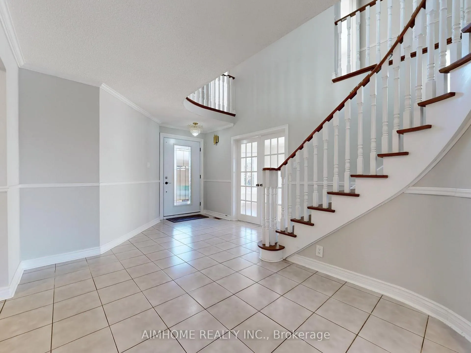 Photo 2 of 207 Kensit Avenue, Newmarket, Armitage — HOMEH
