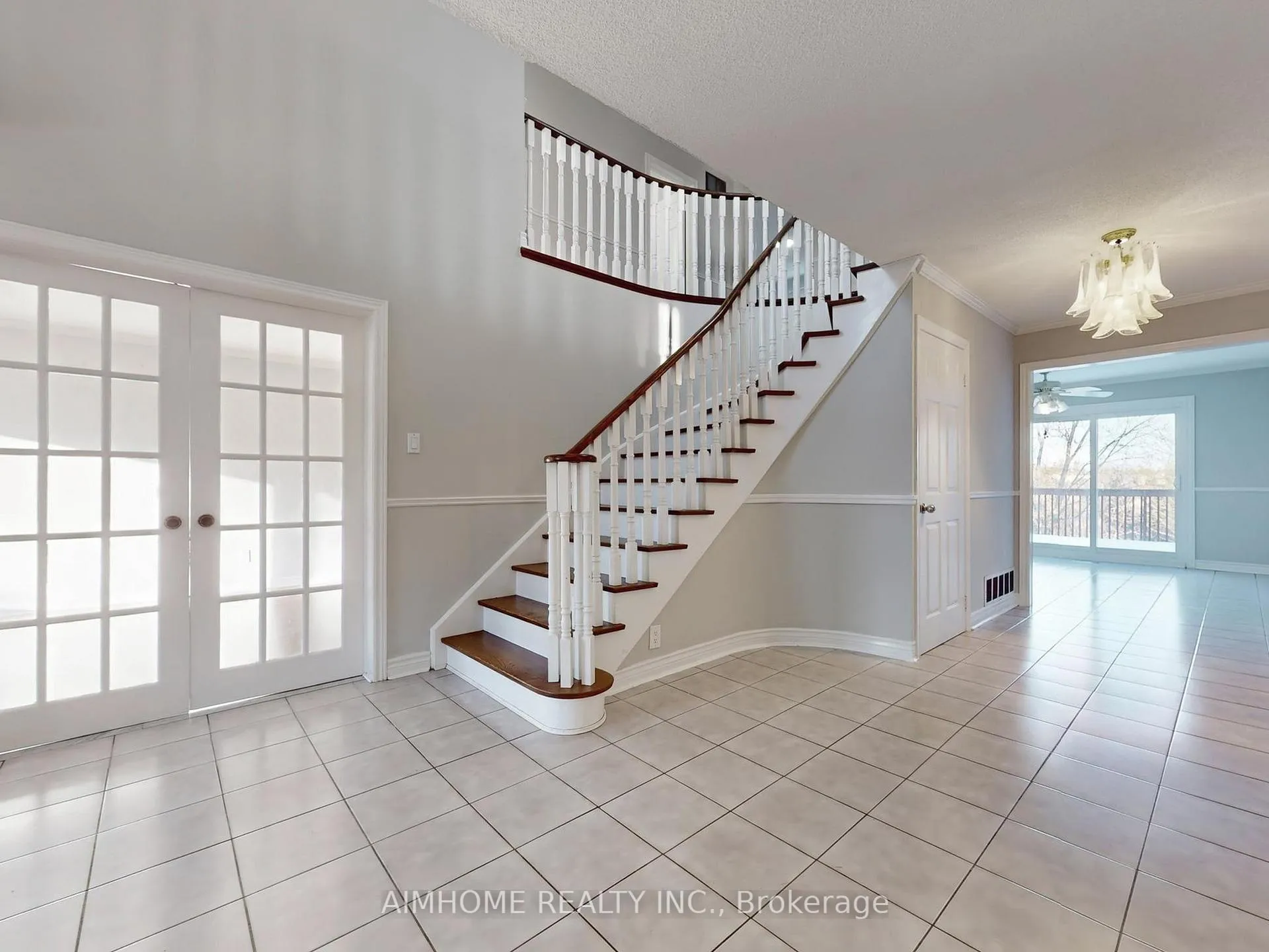 Photo 3 of 207 Kensit Avenue, Newmarket, Armitage — HOMEH