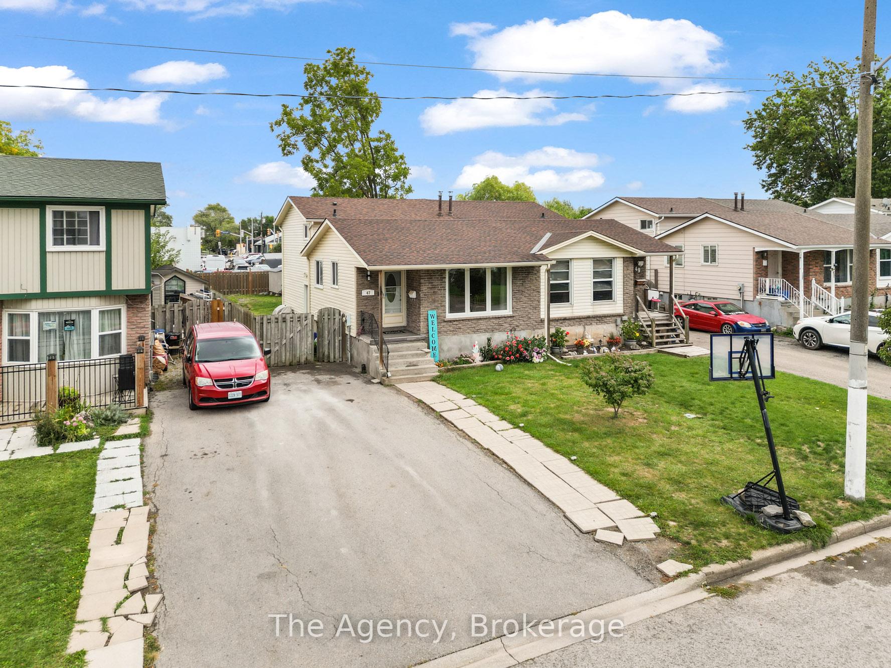 Photo 3 of 47 Canterbury Drive, St. Catharines, Oakdale — HOMEH
