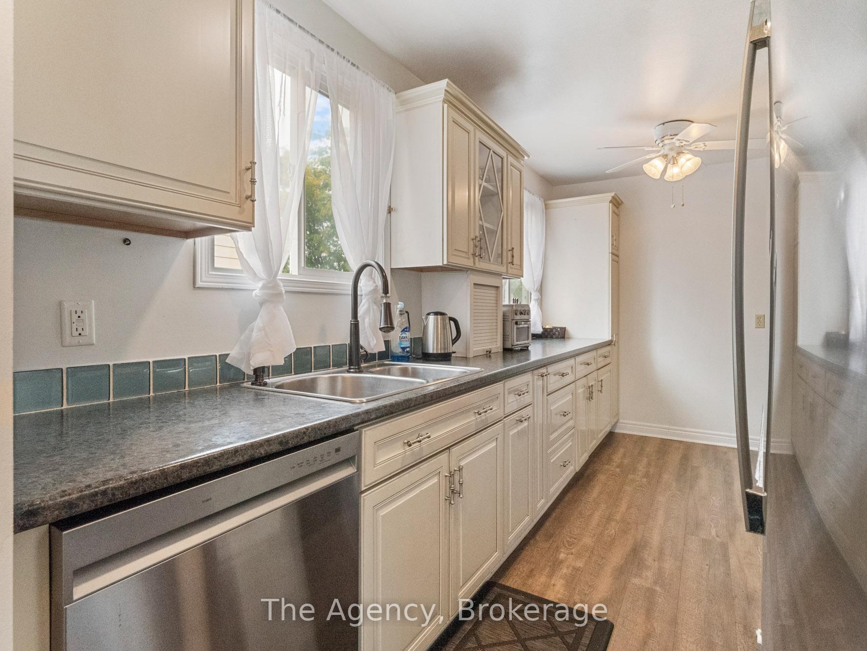 Photo 9 of 47 Canterbury Drive, St. Catharines, Oakdale — HOMEH