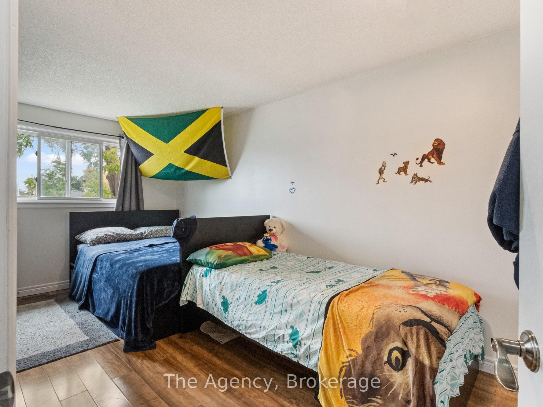 Photo 14 of 47 Canterbury Drive, St. Catharines, Oakdale — HOMEH
