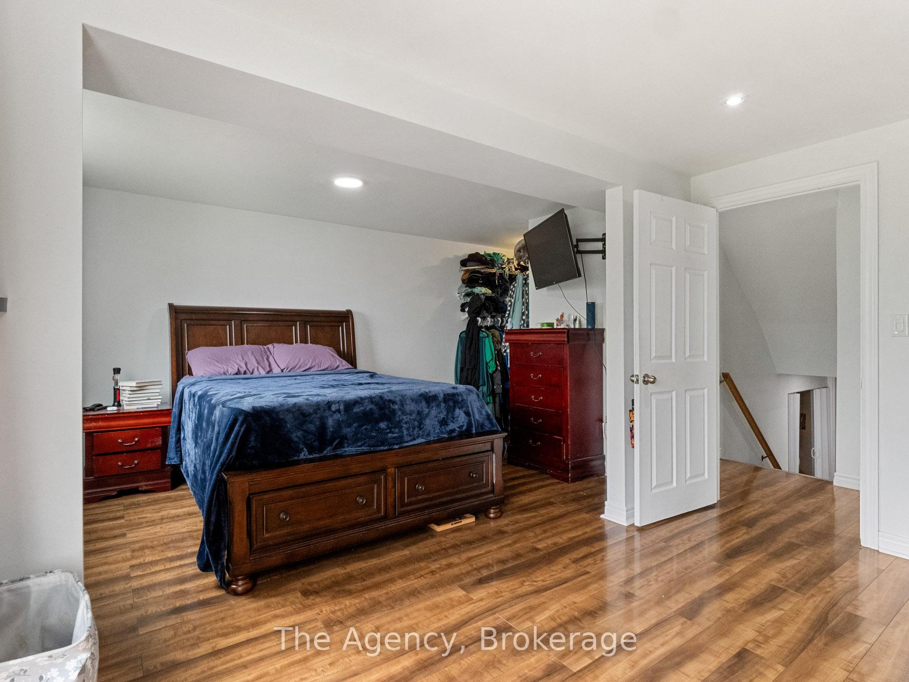 Photo 18 of 47 Canterbury Drive, St. Catharines, Oakdale — HOMEH