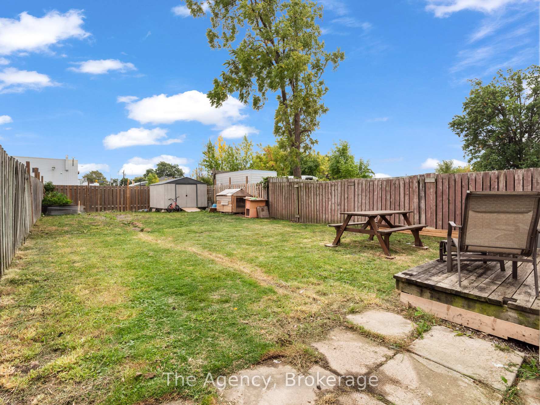 Photo 23 of 47 Canterbury Drive, St. Catharines, Oakdale — HOMEH