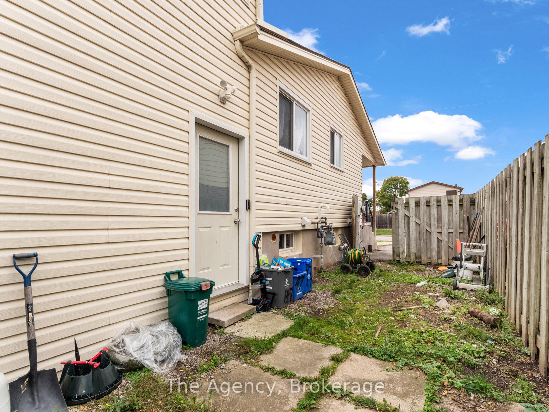 Photo 24 of 47 Canterbury Drive, St. Catharines, Oakdale — HOMEH