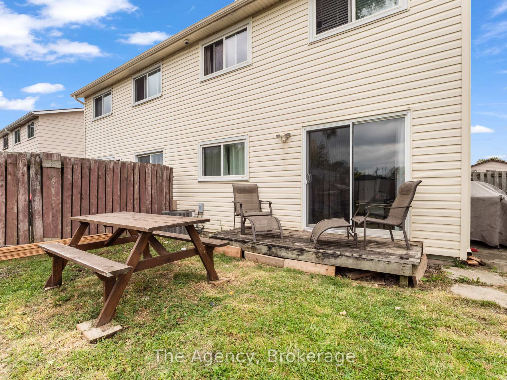Photo 25 of 47 Canterbury Drive, St. Catharines, Oakdale — HOMEH