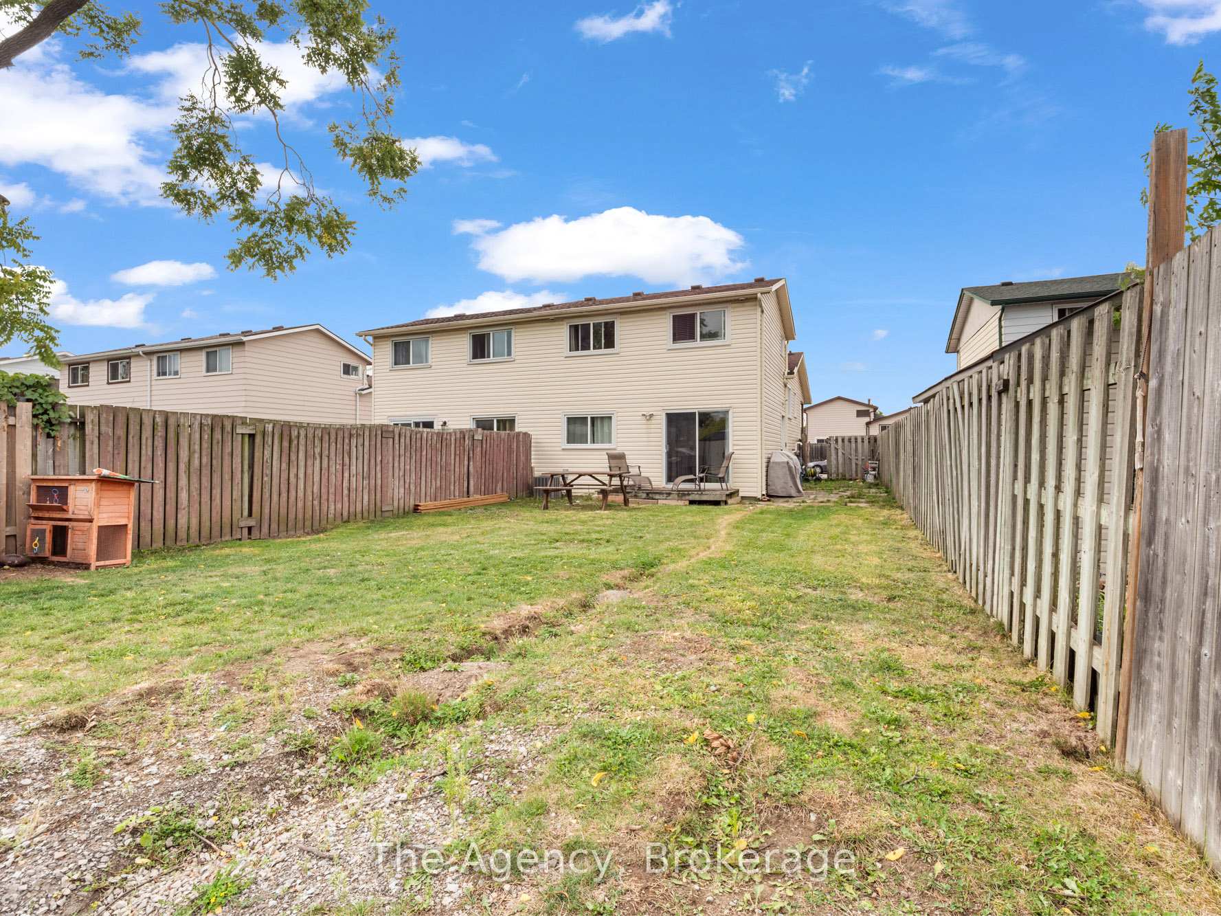 Photo 26 of 47 Canterbury Drive, St. Catharines, Oakdale — HOMEH
