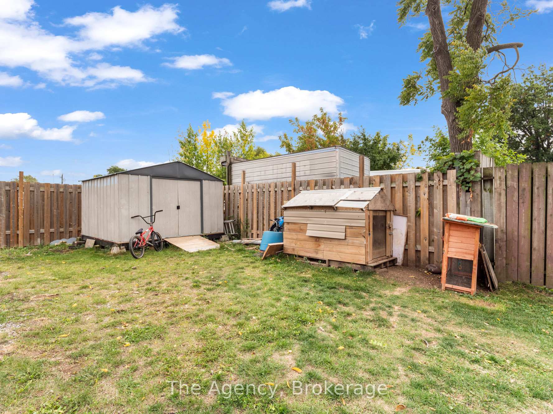 Photo 27 of 47 Canterbury Drive, St. Catharines, Oakdale — HOMEH