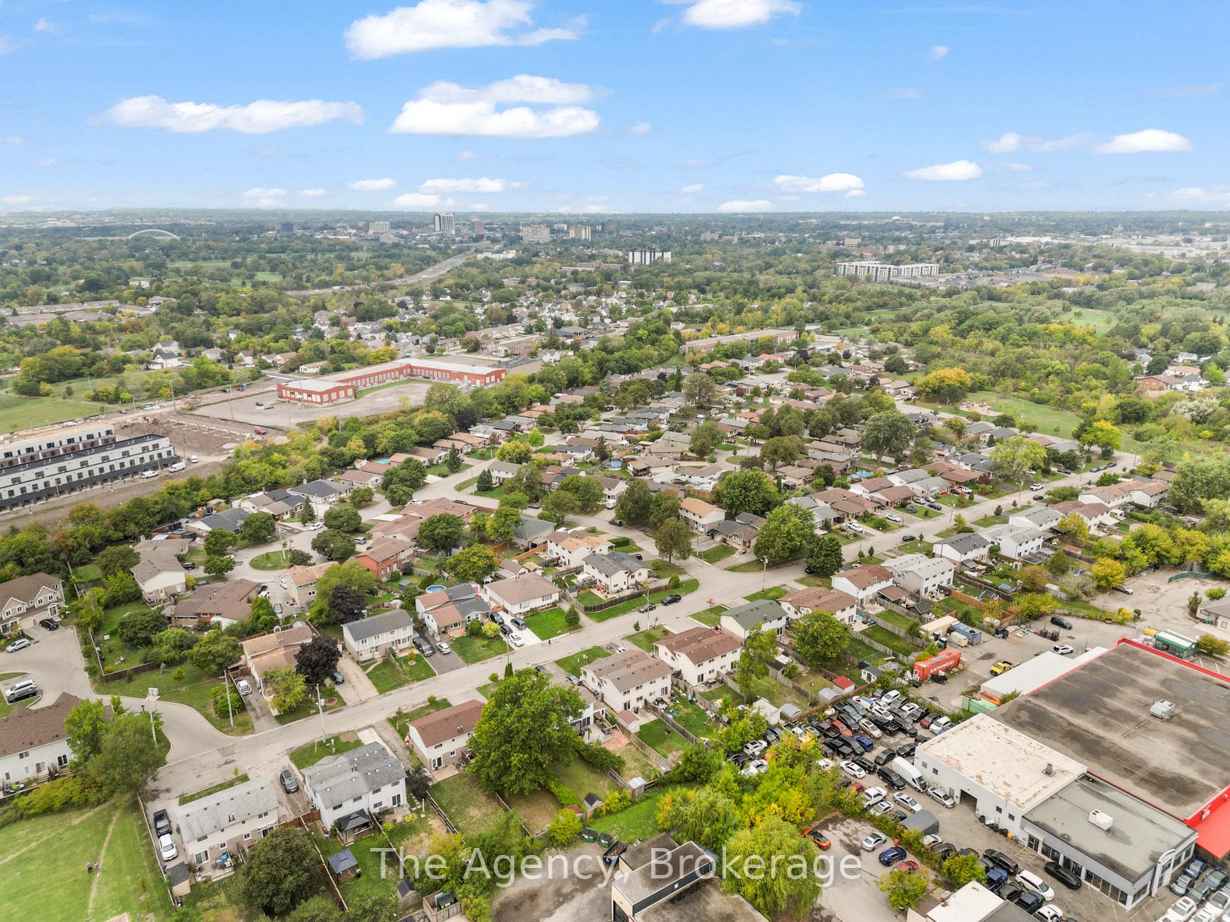 Photo 40 of 47 Canterbury Drive, St. Catharines, Oakdale — HOMEH
