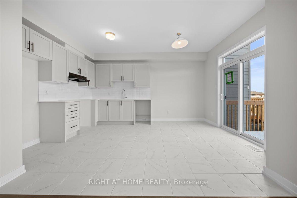 Photo 10 of 2040 Postilion Street, Ottawa, Richmond — HOMEH