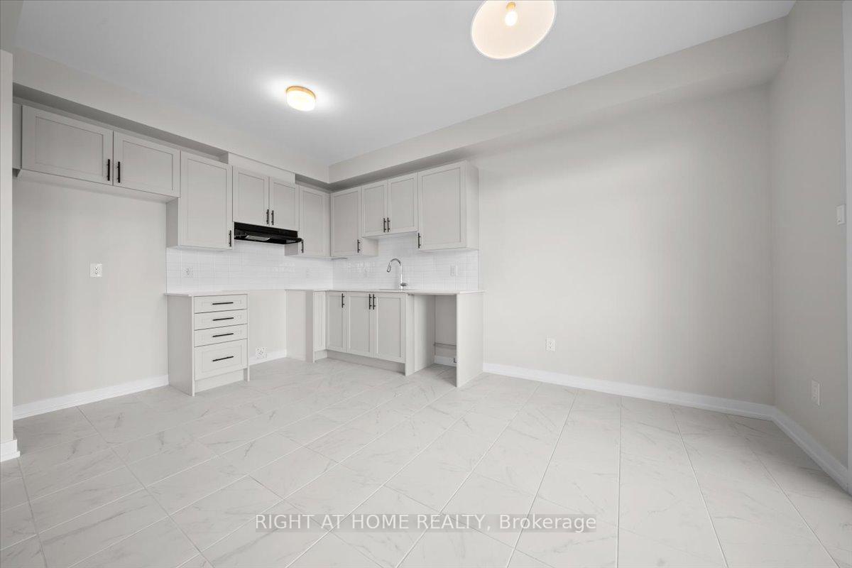 Photo 11 of 2040 Postilion Street, Ottawa, Richmond — HOMEH