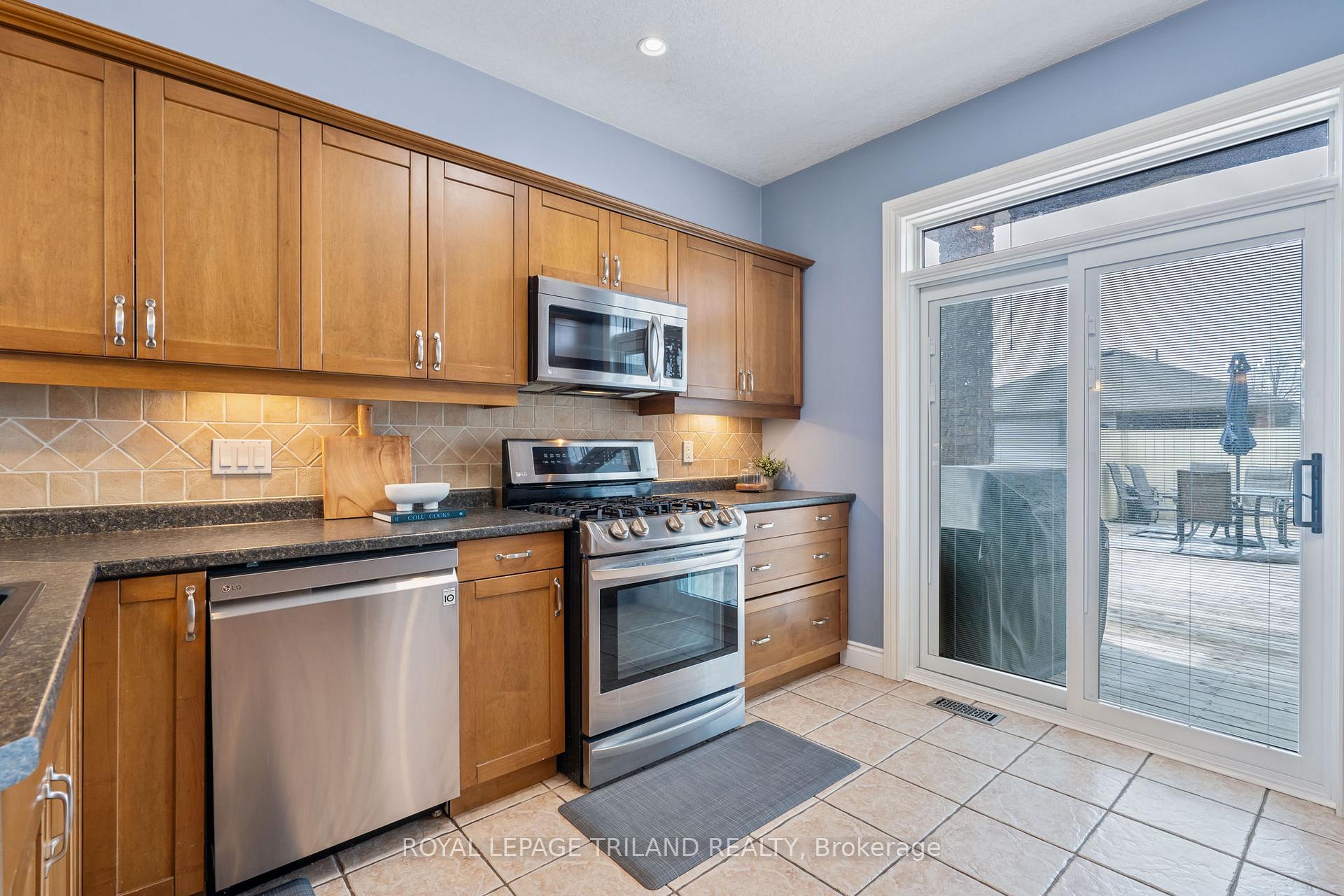 Photo 14 of 30 Hagerman Crescent, St. Thomas — HOMEH