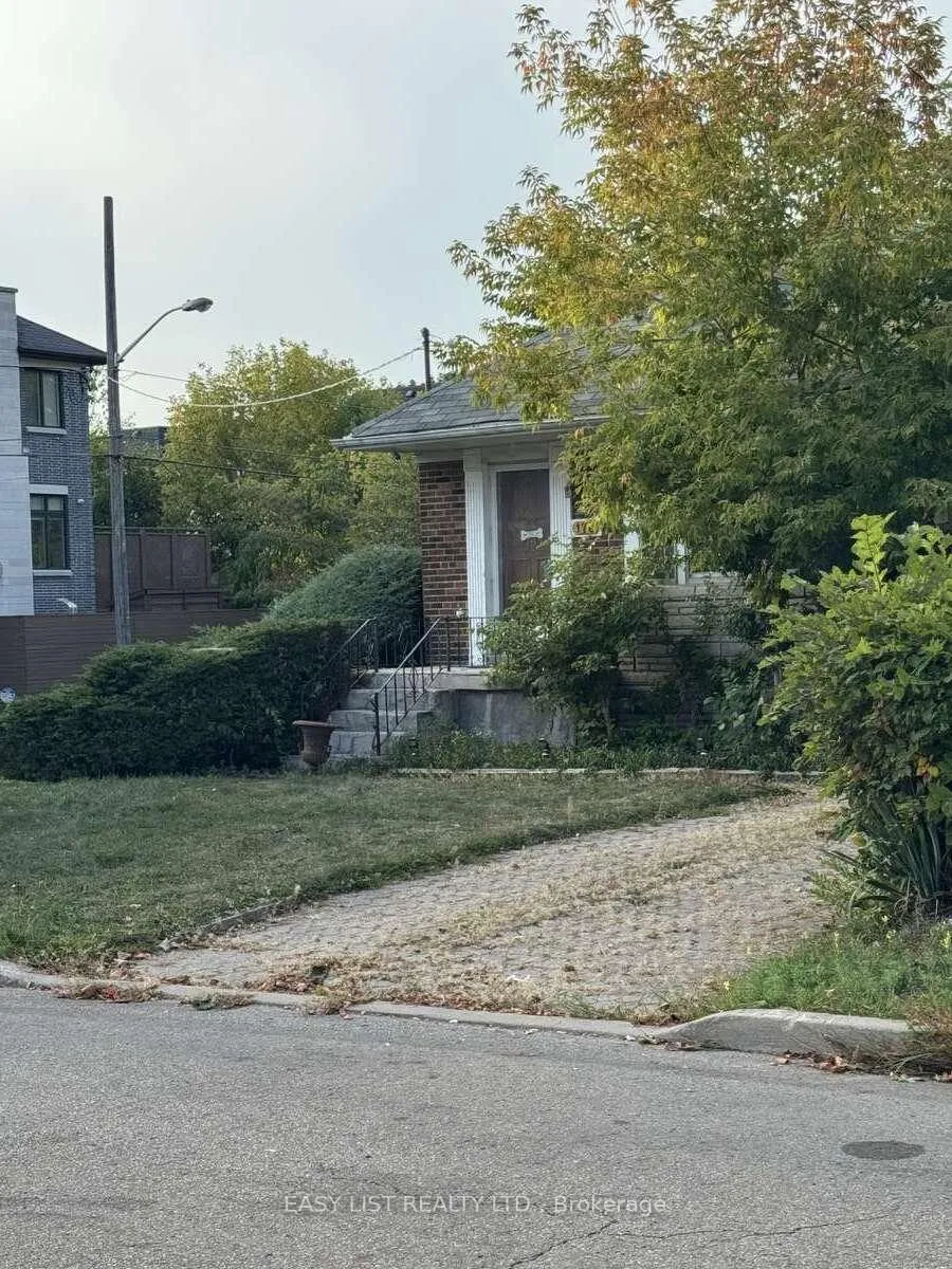 Photo 4 of 170 Haddington Avenue, Toronto, Bedford Park-Nortown — HOMEH