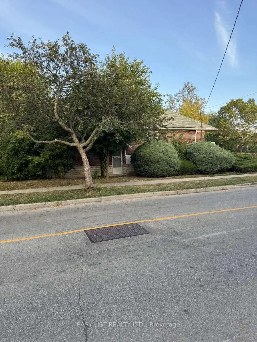 Photo 6 of 170 Haddington Avenue, Toronto, Bedford Park-Nortown — HOMEH