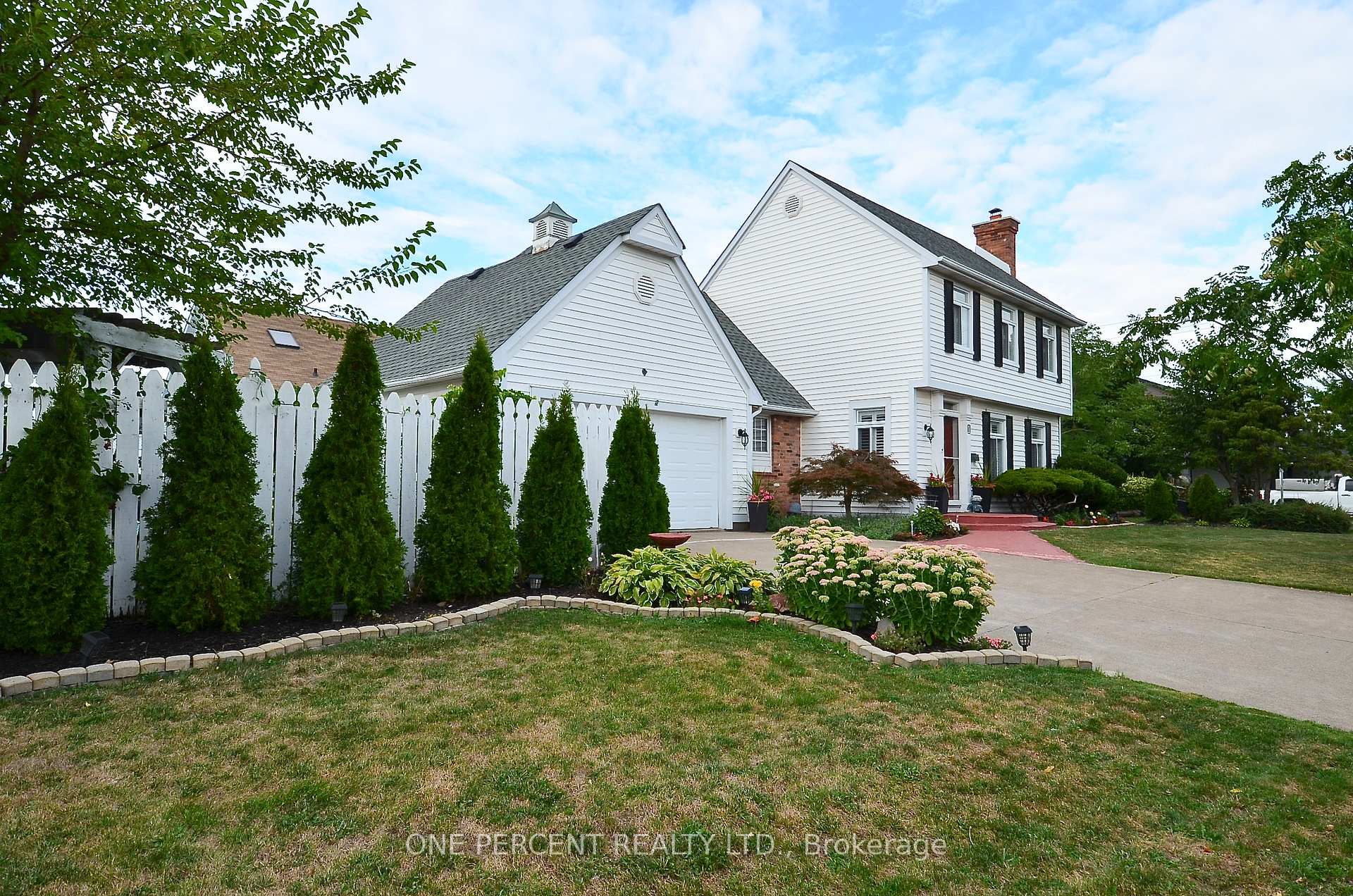Photo 3 of 1 Dunbar Crescent, St. Catharines, Grapeview — HOMEH