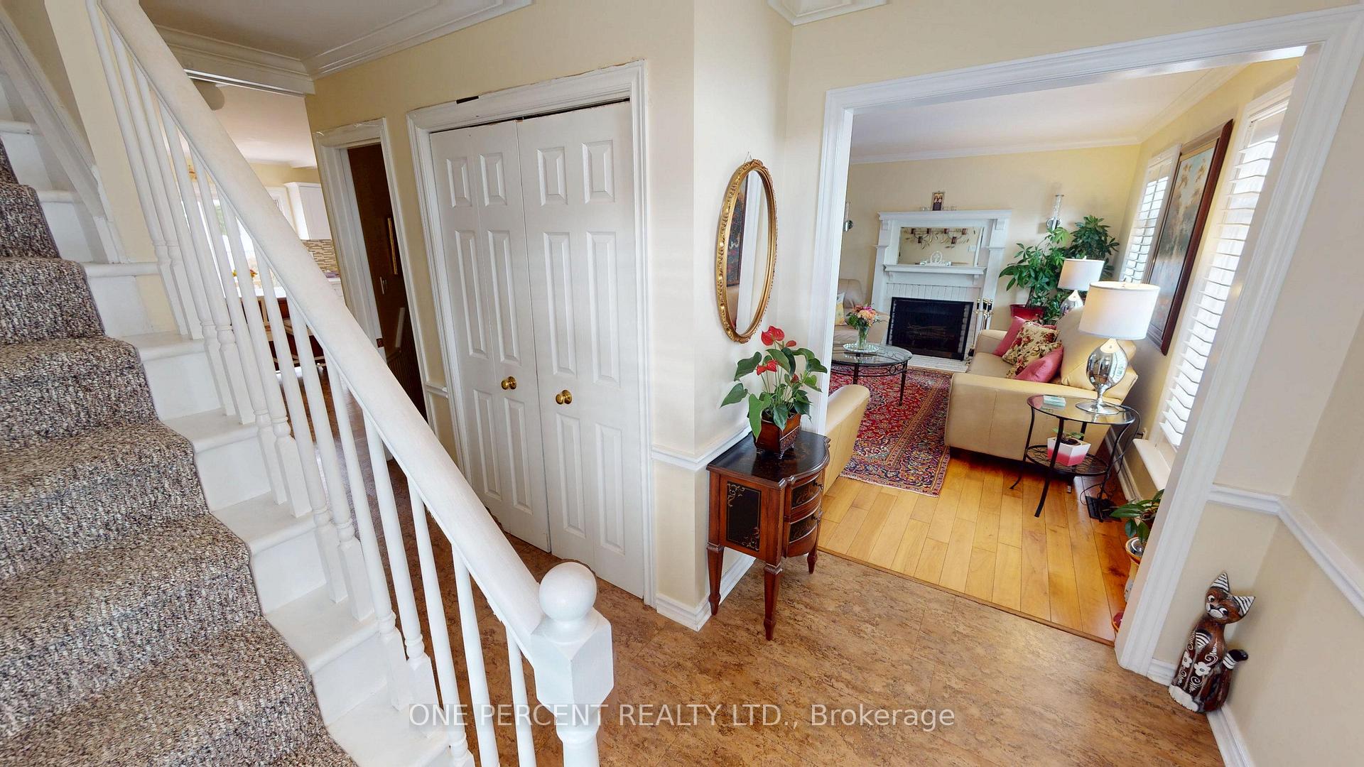 Photo 4 of 1 Dunbar Crescent, St. Catharines, Grapeview — HOMEH