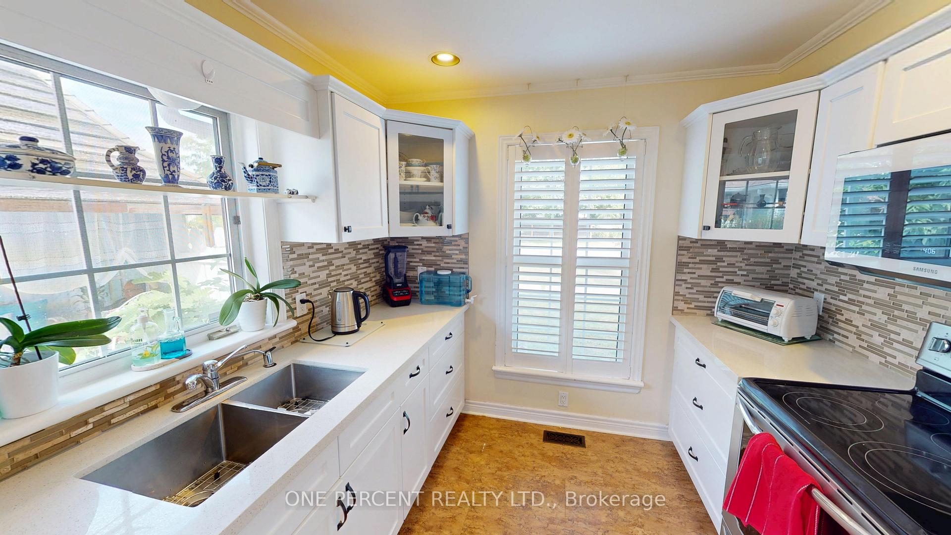 Photo 10 of 1 Dunbar Crescent, St. Catharines, Grapeview — HOMEH