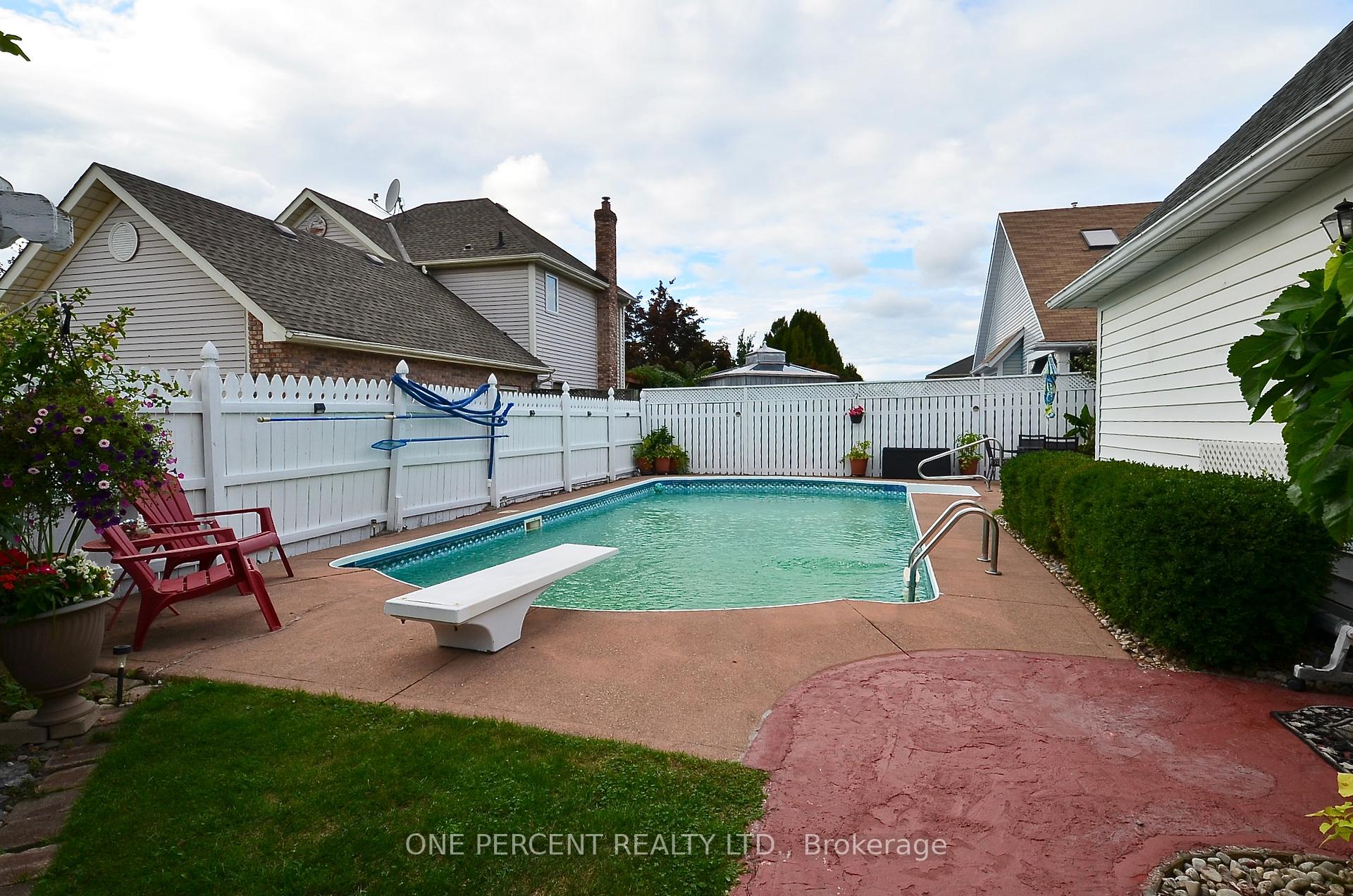 Photo 28 of 1 Dunbar Crescent, St. Catharines, Grapeview — HOMEH