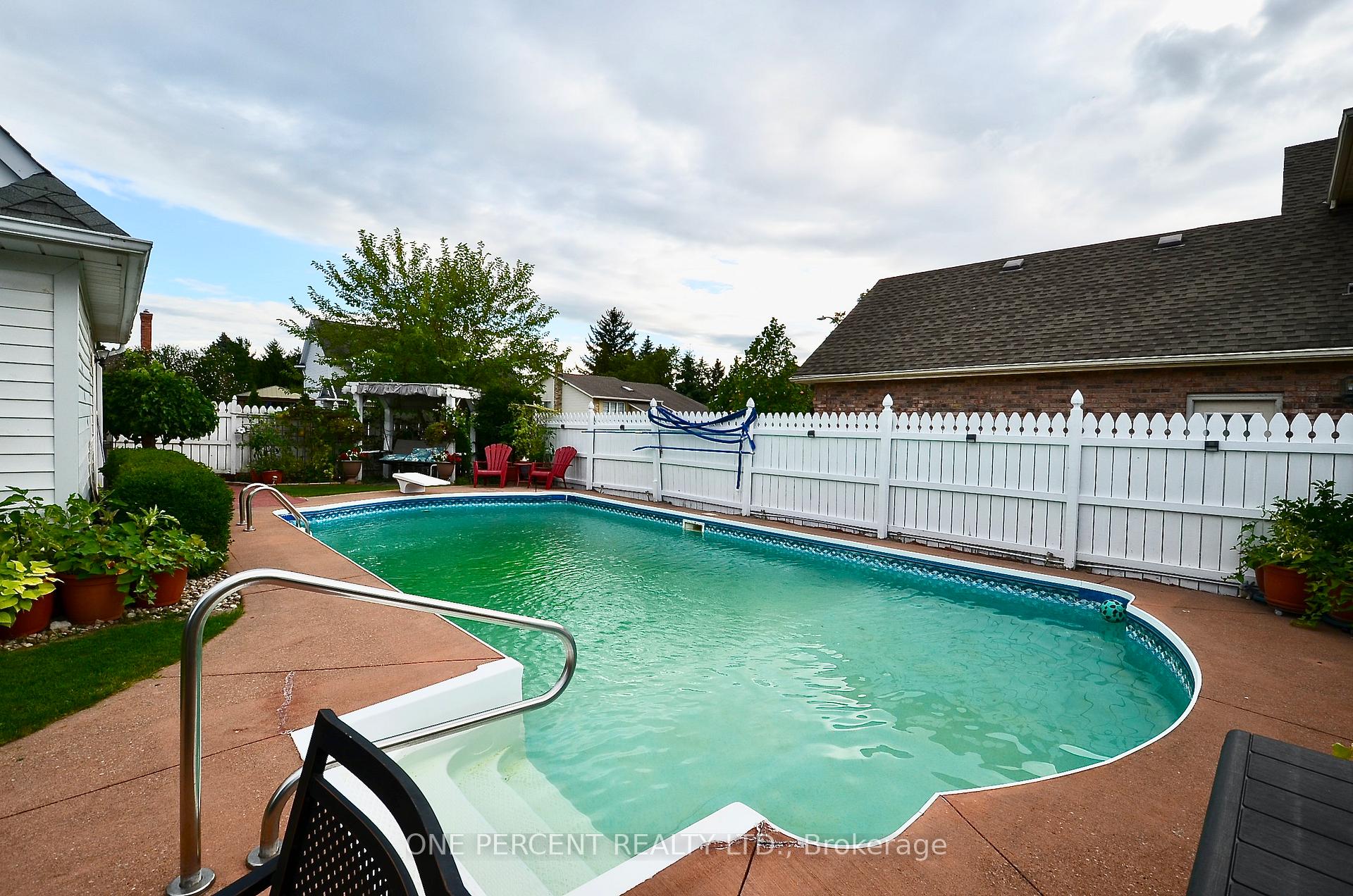 Photo 30 of 1 Dunbar Crescent, St. Catharines, Grapeview — HOMEH