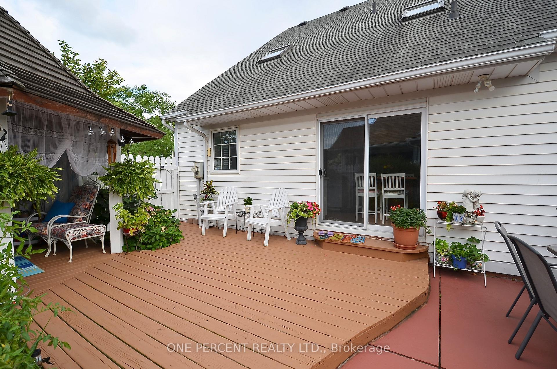 Photo 31 of 1 Dunbar Crescent, St. Catharines, Grapeview — HOMEH