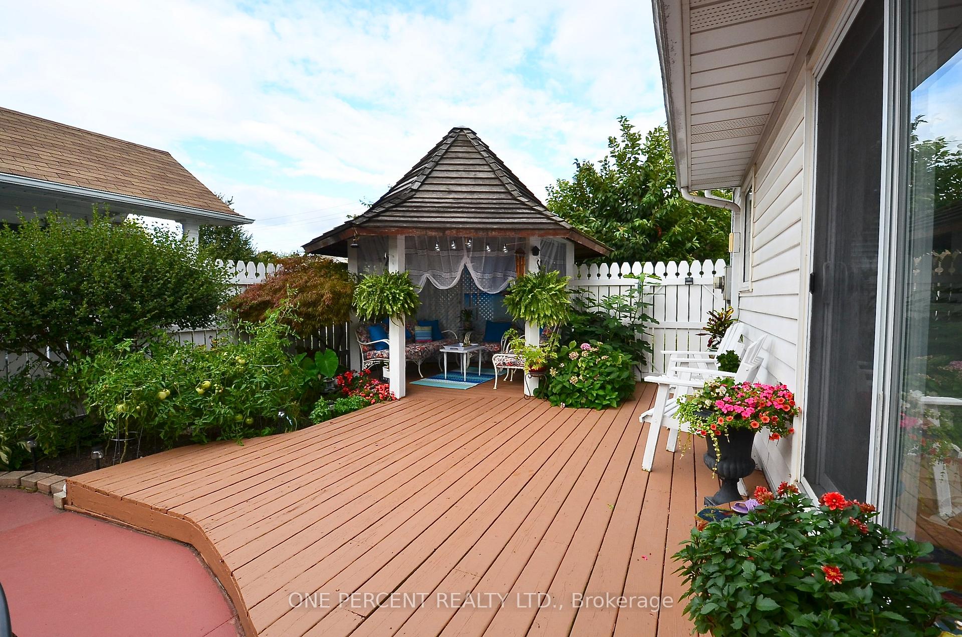 Photo 32 of 1 Dunbar Crescent, St. Catharines, Grapeview — HOMEH