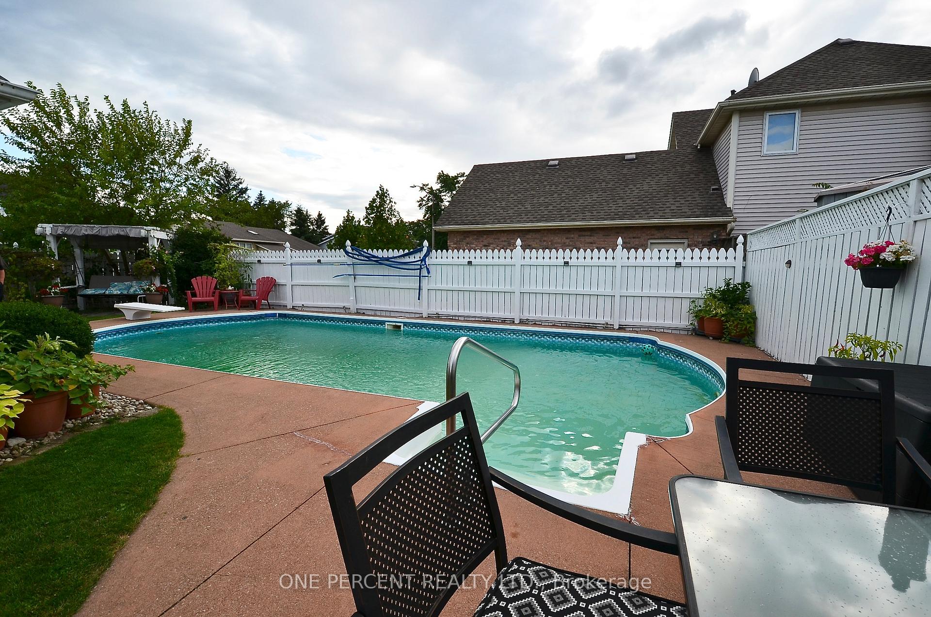 Photo 34 of 1 Dunbar Crescent, St. Catharines, Grapeview — HOMEH
