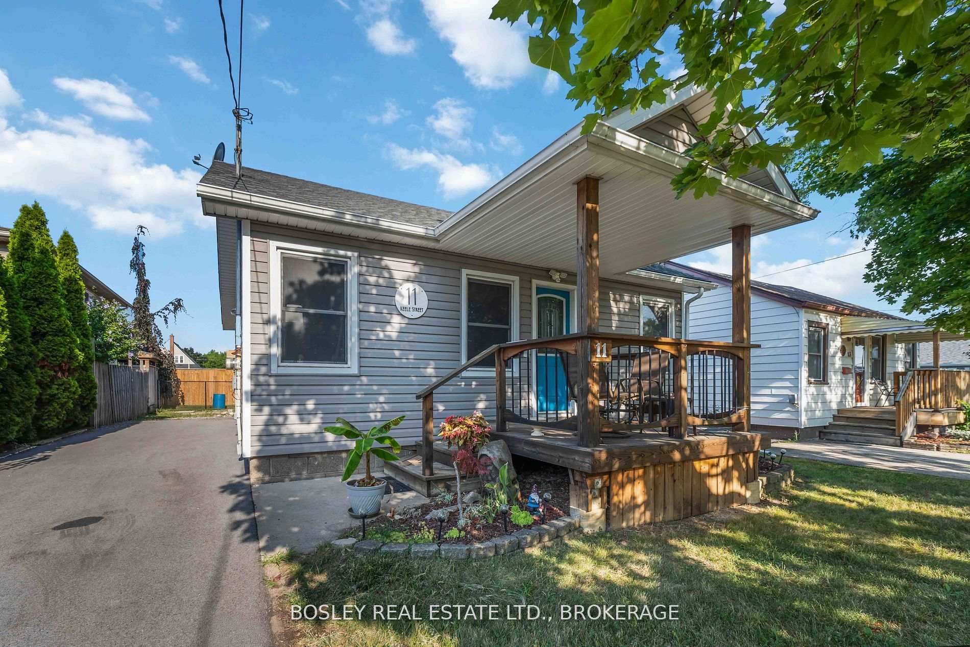 Photo 3 of 11 Keele Street, St. Catharines, Burleigh Hill — HOMEH